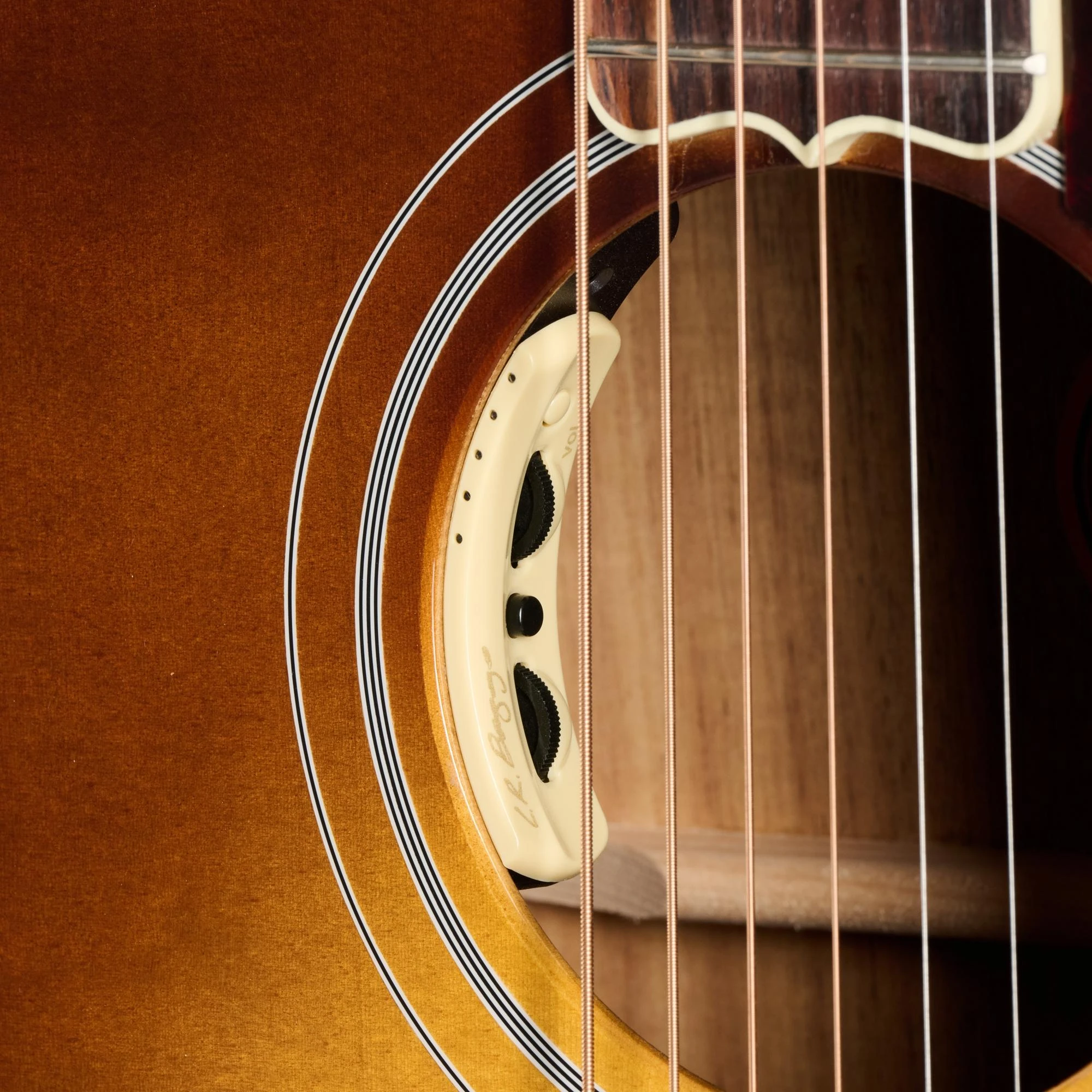 Gibson Custom Shop SJ-200 Elegant Koa Electro Acoustic Guitar in Honey Burst - CSJB20EKHB_21815038_PreAmp.jpg