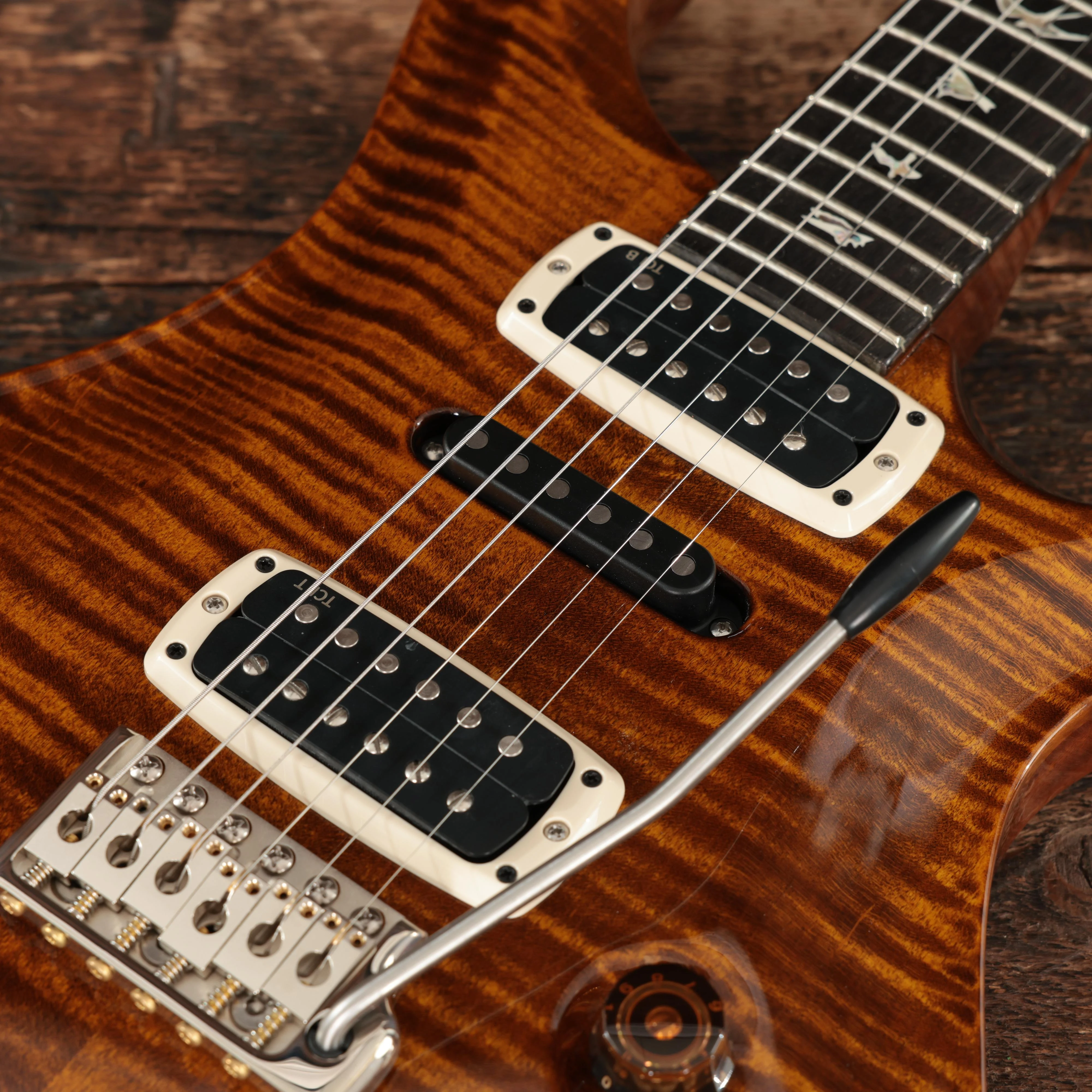 PRS Modern Eagle V Electric Guitar in Black Gold - 0418857 (9).JPG