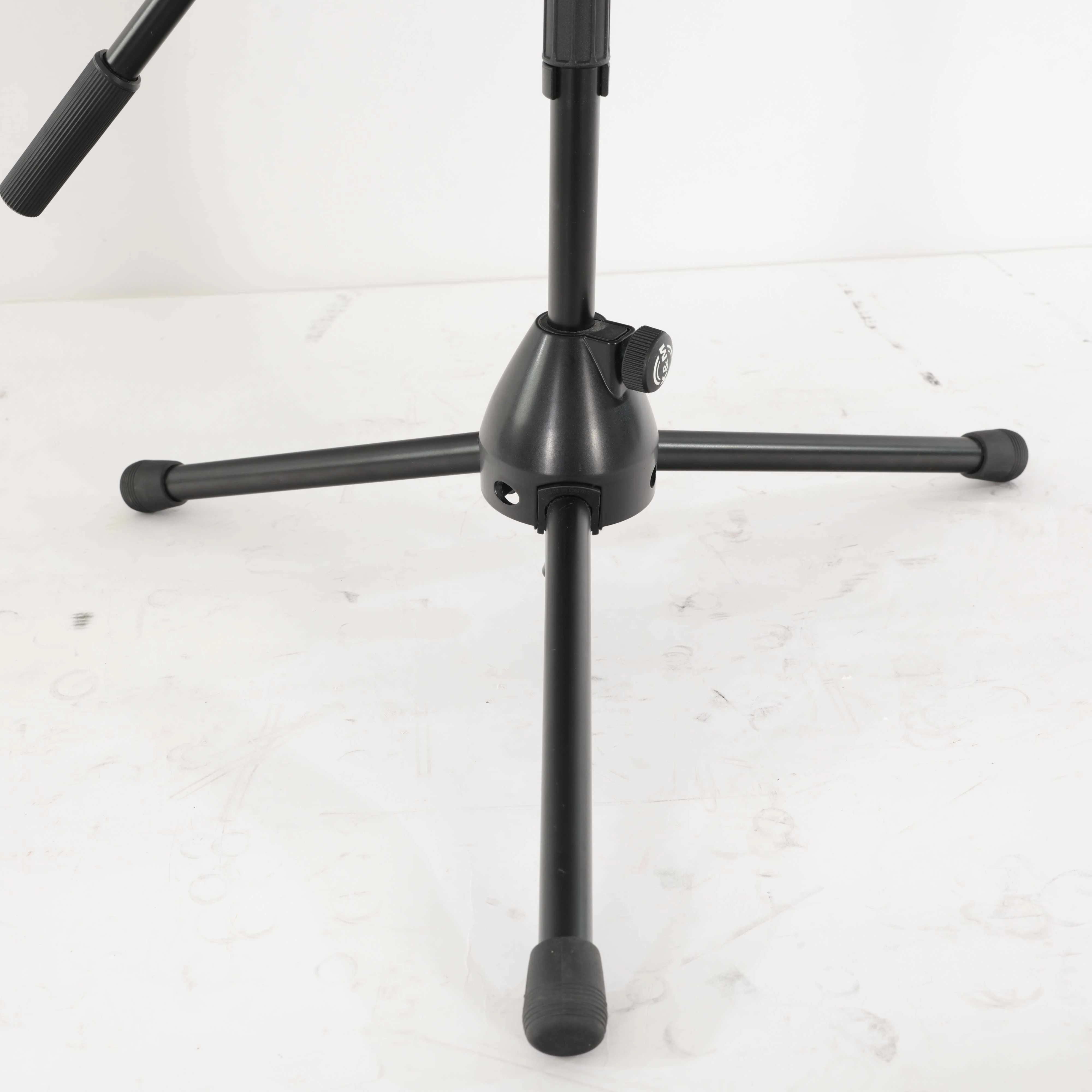 Second Hand K&M 25900 Low Level Telescopic Boom Mic Stand #135 - SH-91-0135 (5).jpg