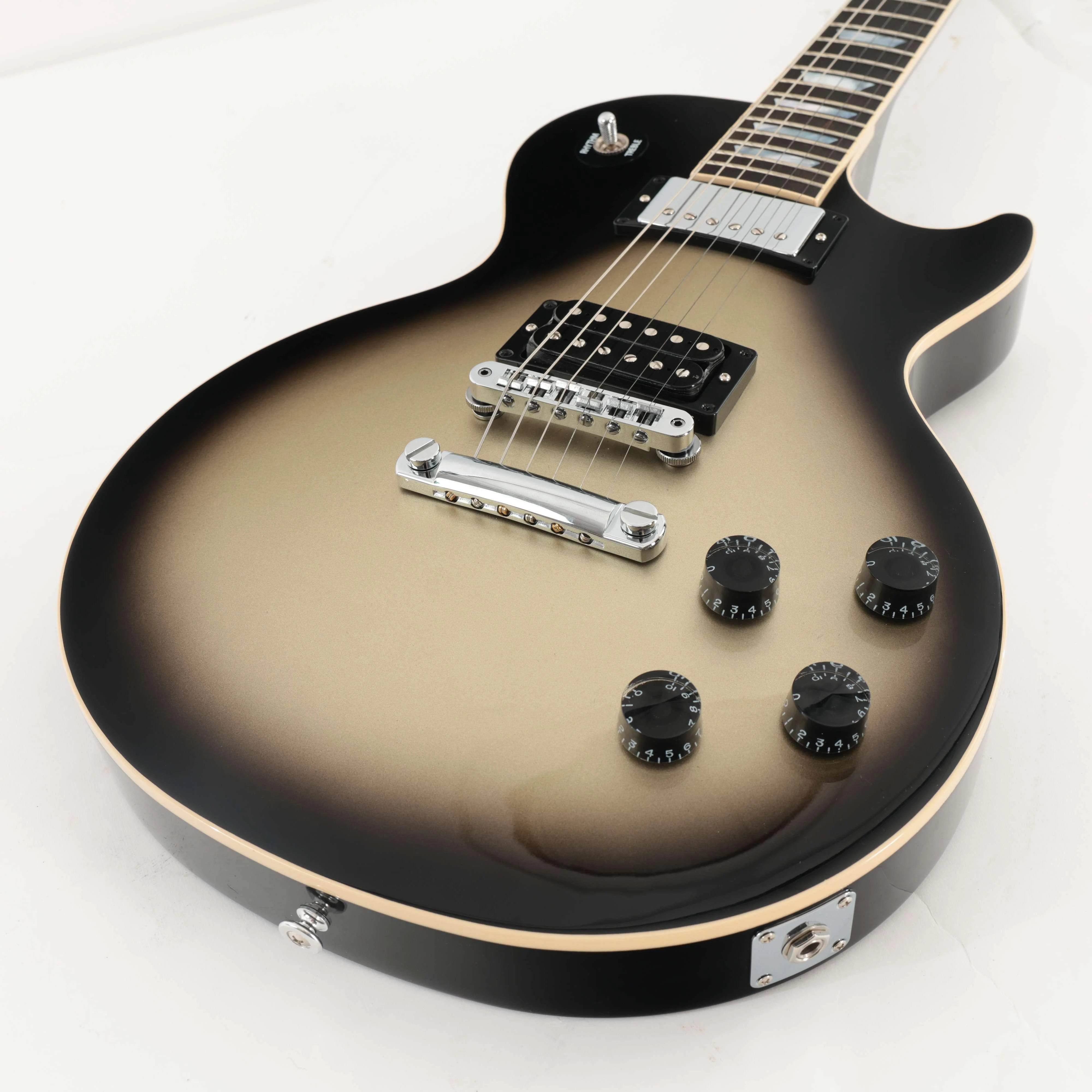 B Stock : Gibson Adam Jones Les Paul Standard Electric Guitar in Antique Silverburst - 004 - B-LPS7PAJ00-0004 (6).jpg