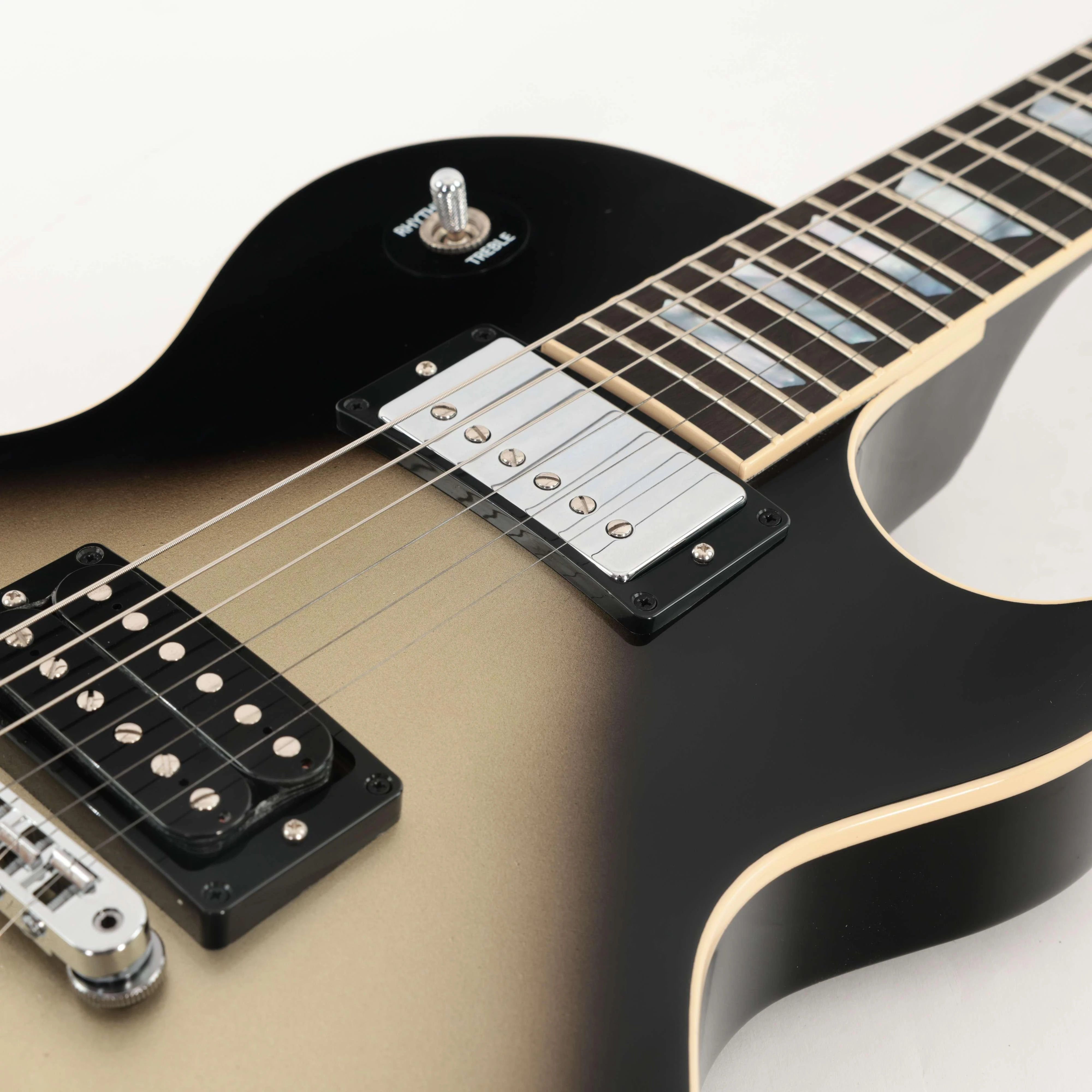 B Stock : Gibson Adam Jones Les Paul Standard Electric Guitar in Antique Silverburst - 004 - B-LPS7PAJ00-0004 (7).jpg