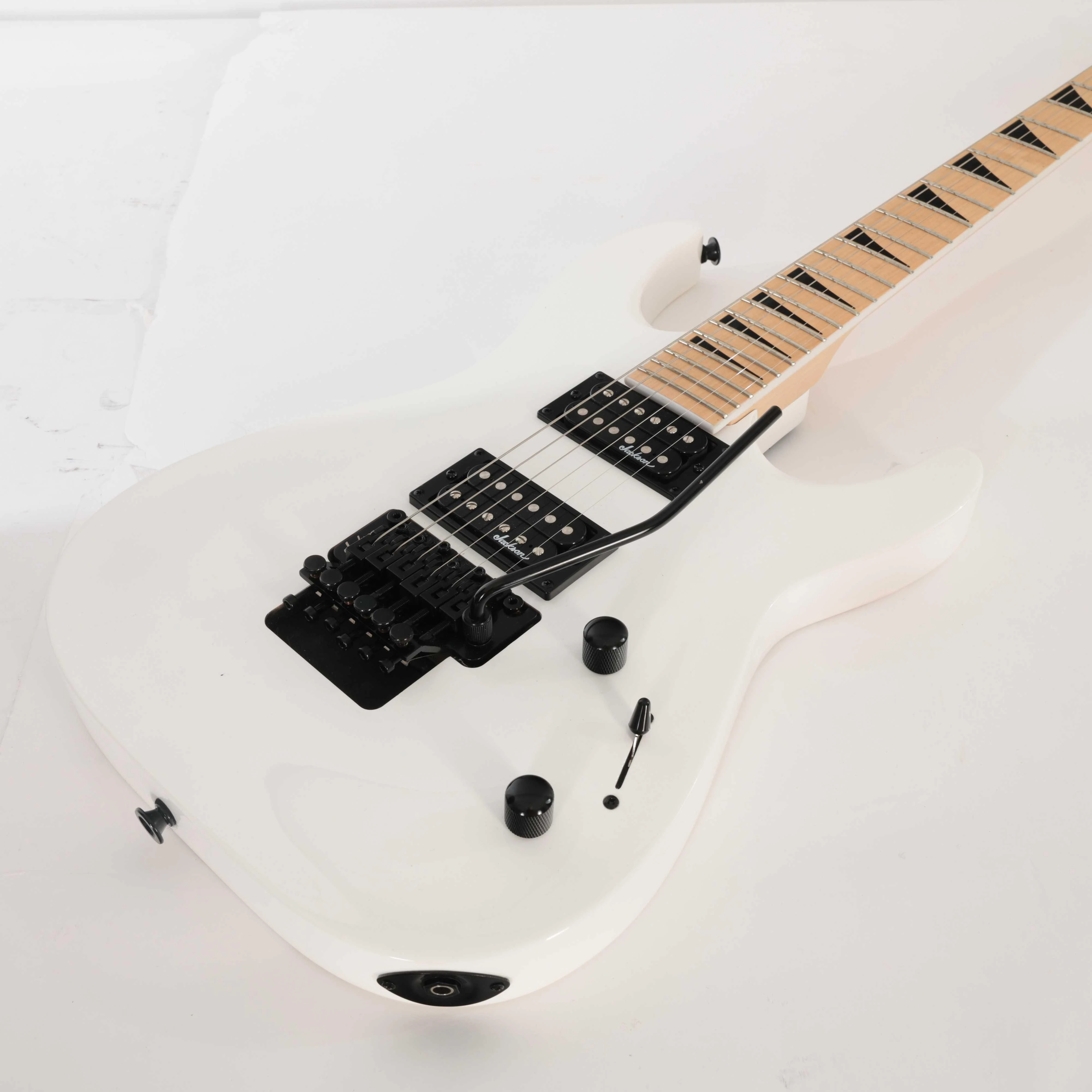 Second Hand Jackson JS32 Dinky DKA-M In Snow White #172 - SH-91-0172 (5).jpg