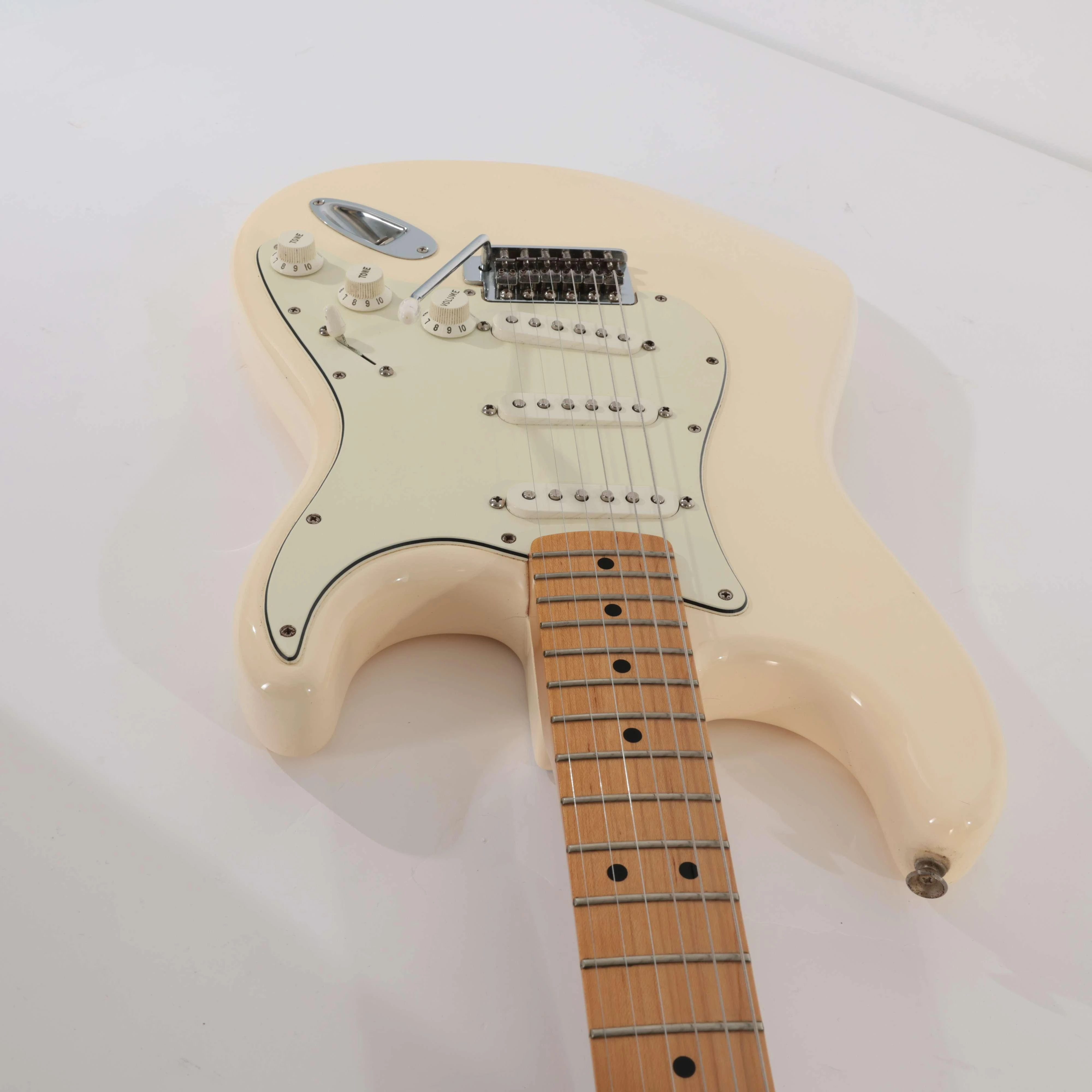 Second Hand Fender Mexican Standard Strat In White #073 - SH-168-0073 (12).jpg