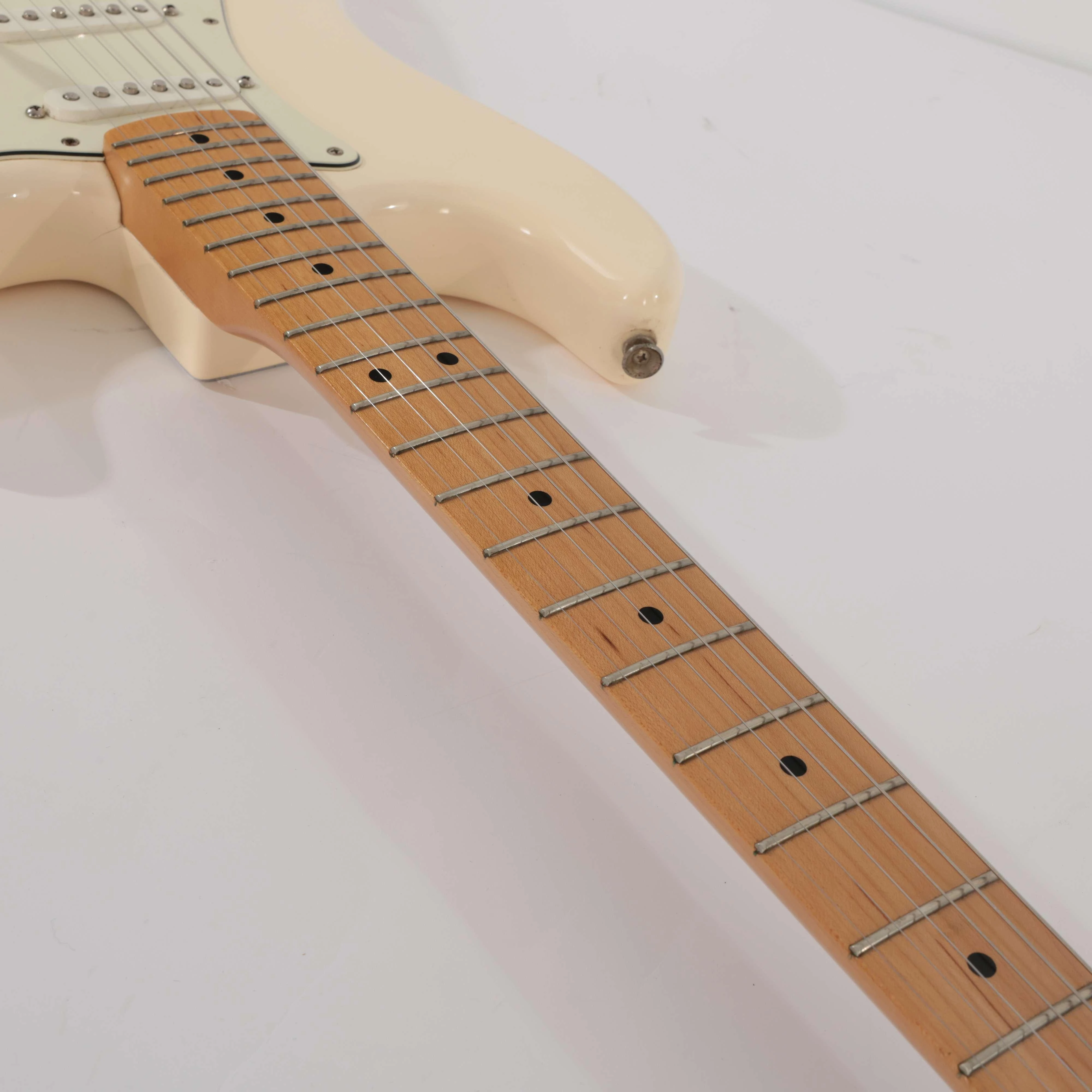 Second Hand Fender Mexican Standard Strat In White #073 - SH-168-0073 (14).jpg