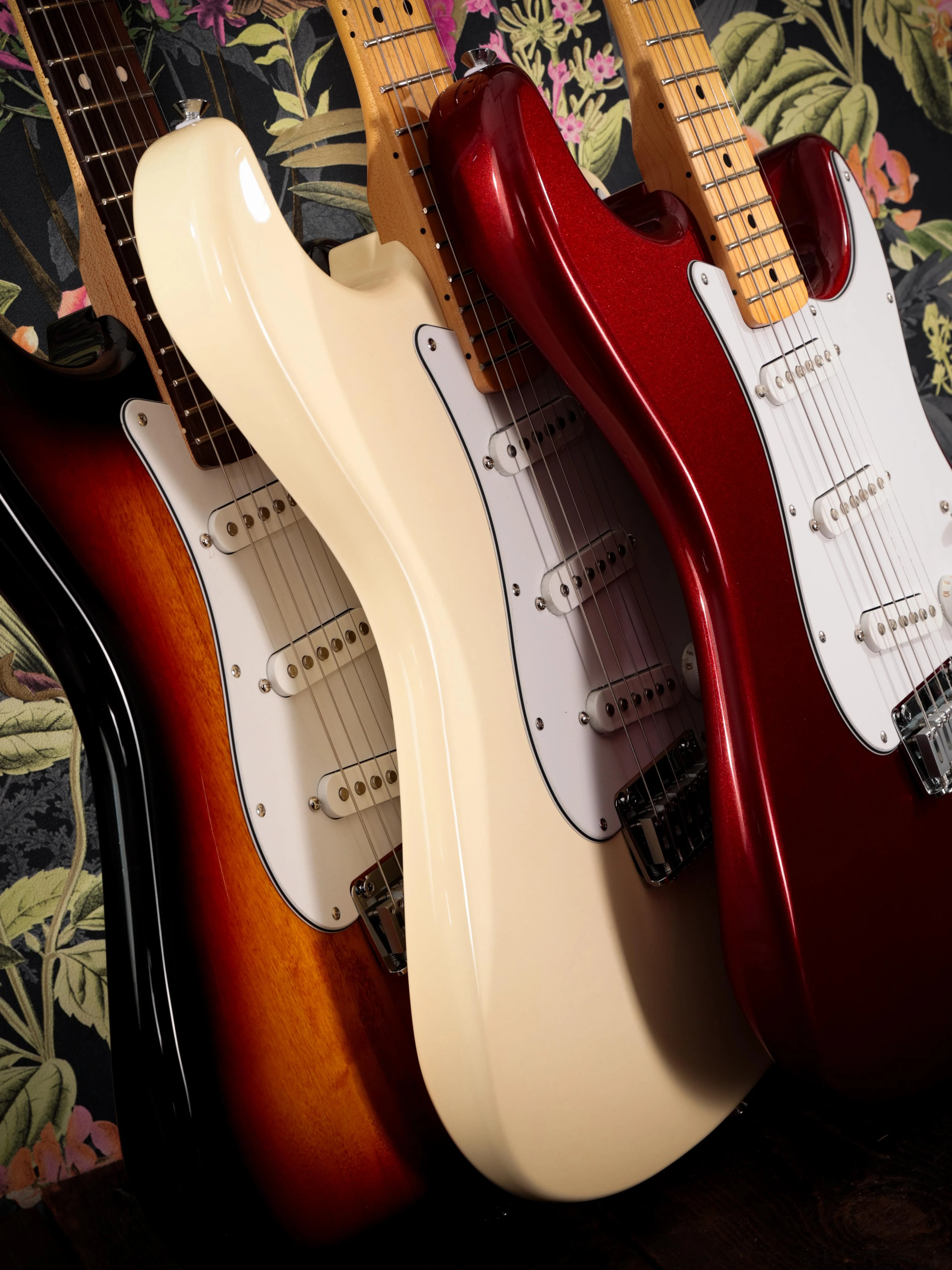 B Stock : Fender Standard Series Stratocaster in 3-Tone Sunburst - 002 - 0266440571  0266240500  0266220505 (2).jpg