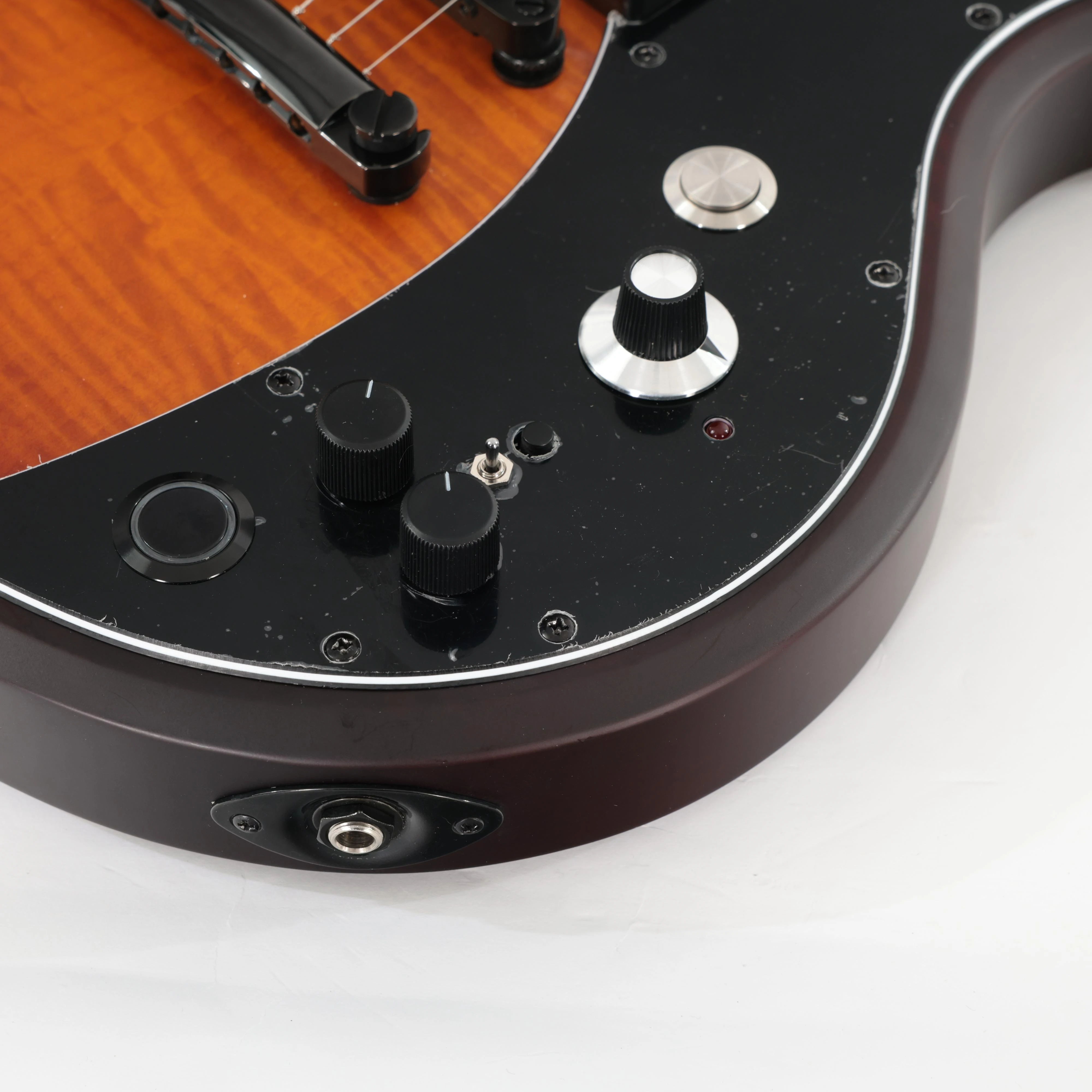 Dunable Will Putney Cyclops DE Signature Baritone Electric Guitar in Amber Tobacco Burst  - WP-CY-B-ATB (8).jpg