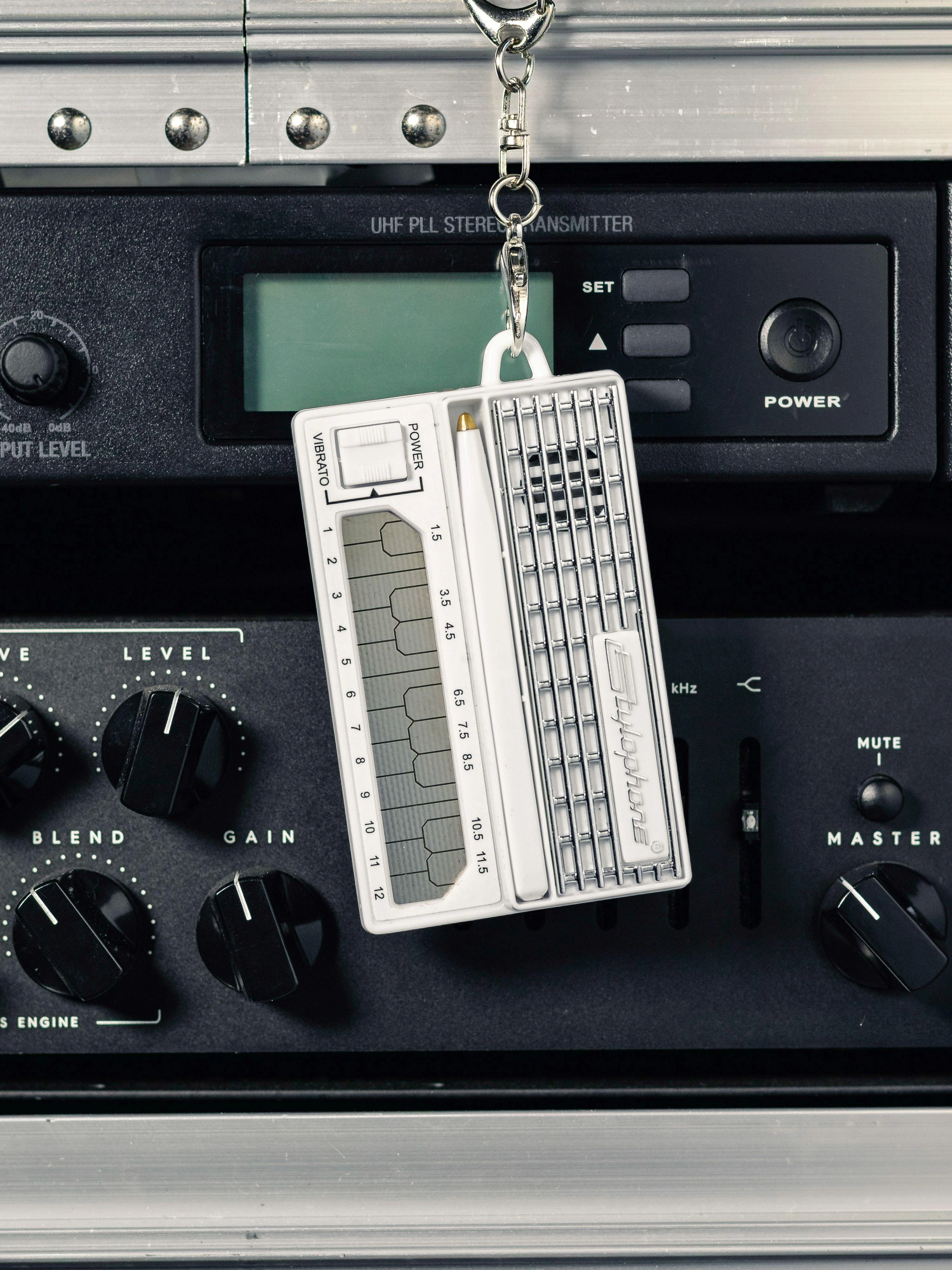 Dubreq Stylophone Mini Synthesizer in White - STYLOMINI-W (8).jpg
