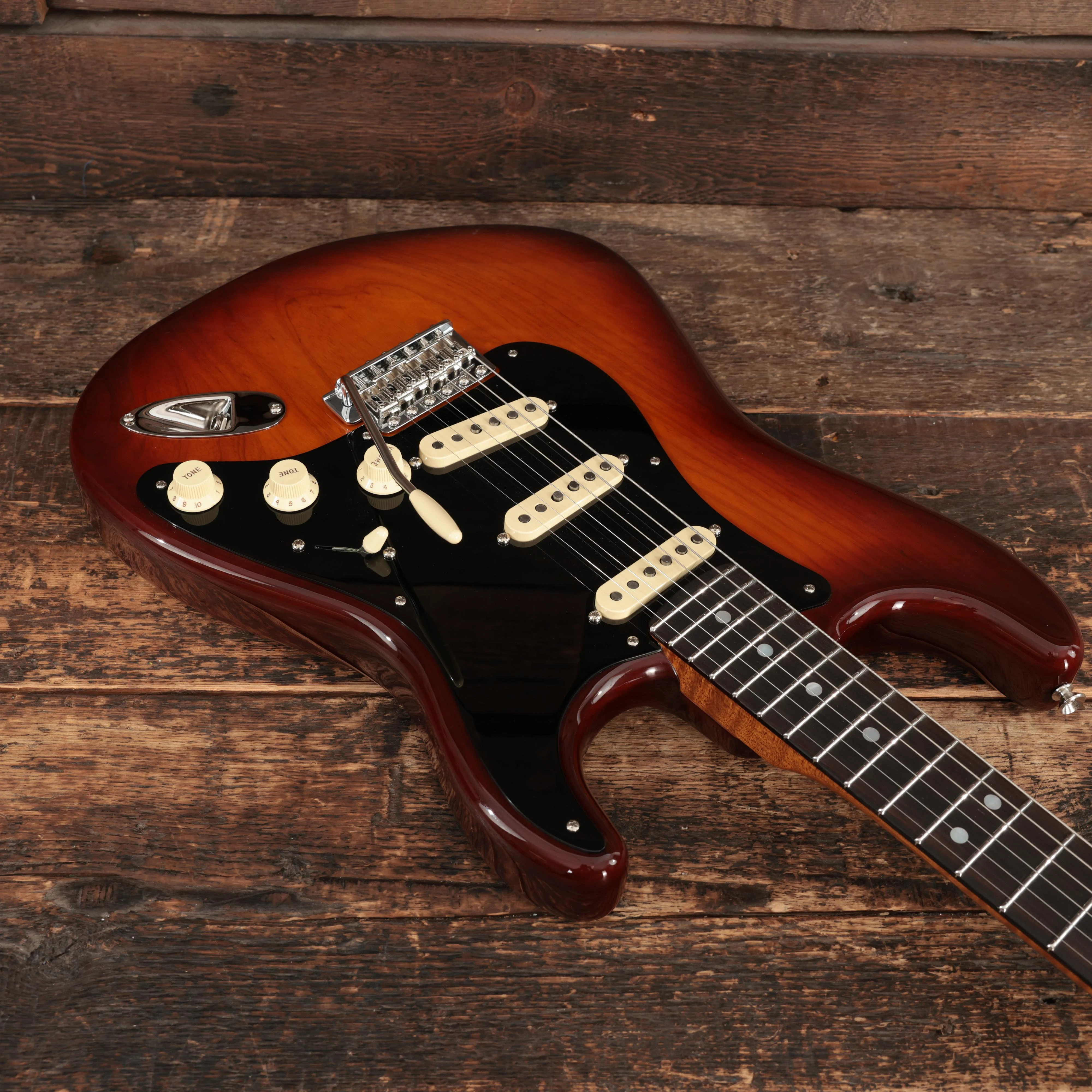 Fender Custom Shop American Custom Stratocaster NOS in Violin Burst - XN19497 (14).JPG