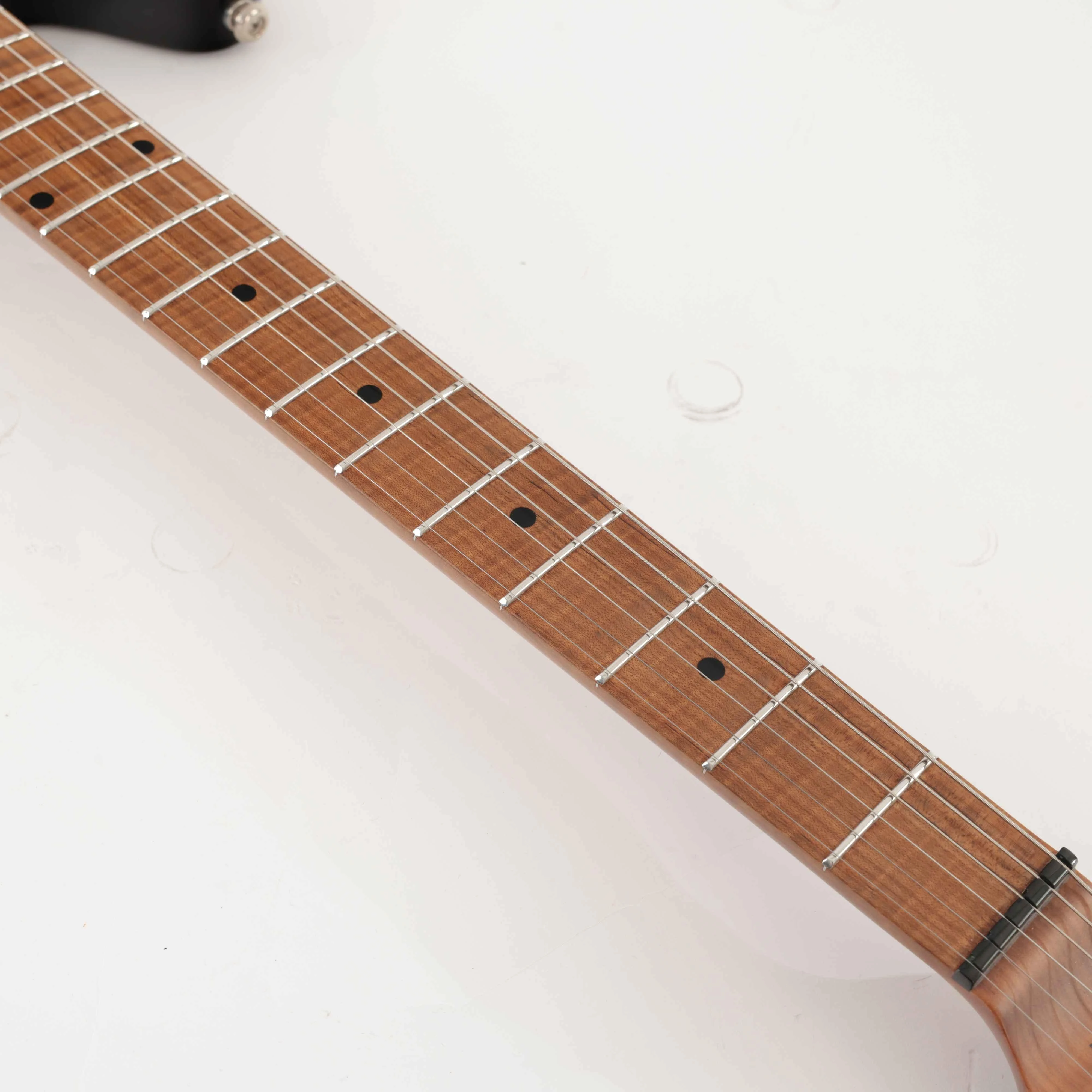 Second Hand Ernie Ball Music Man Valentine Maroon Burst Sparkle #109 - SH-131-0109 (11).jpg