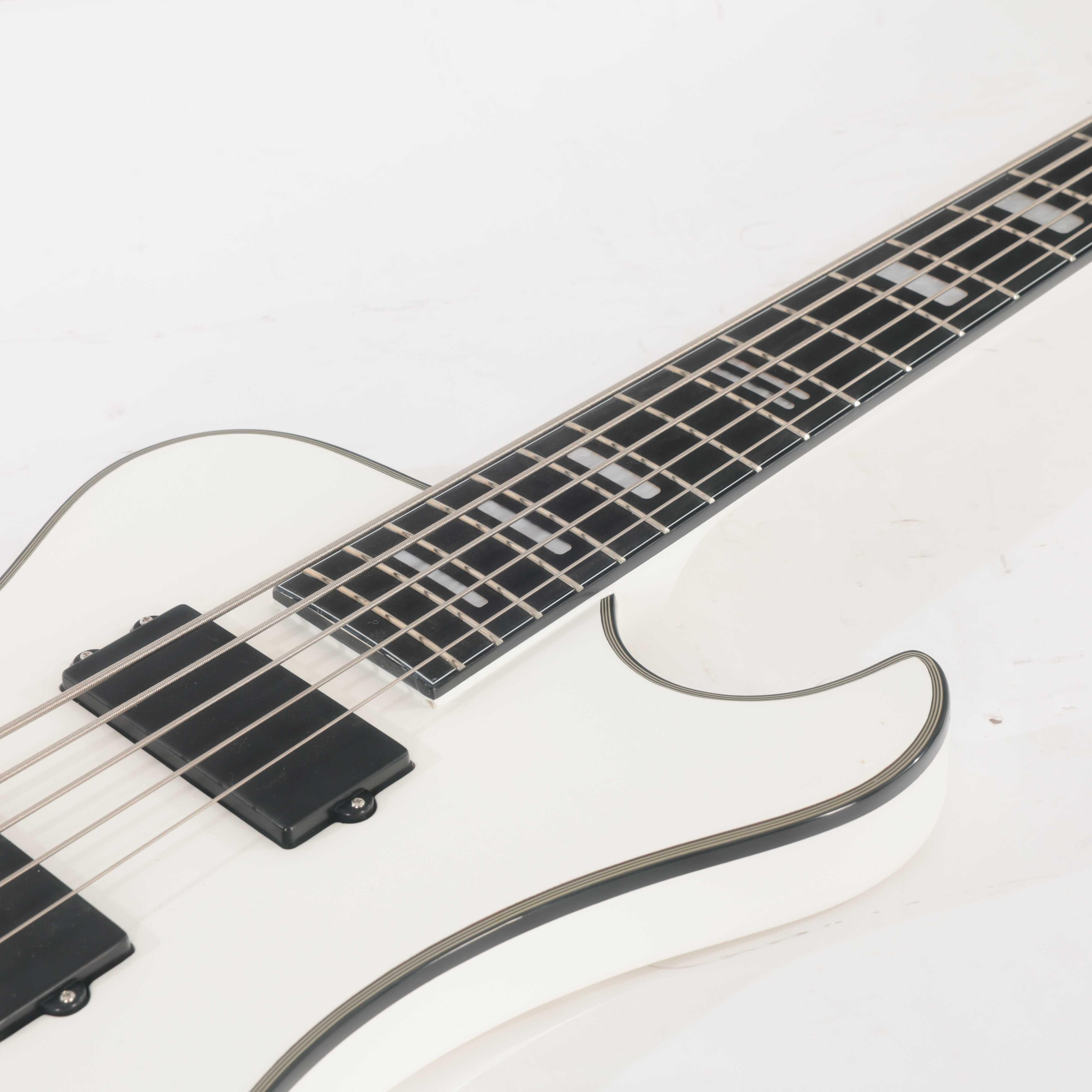 Second Hand Hagstrom Nekromant 5 White Gloss #958 - SH-197-0958 (7).jpg