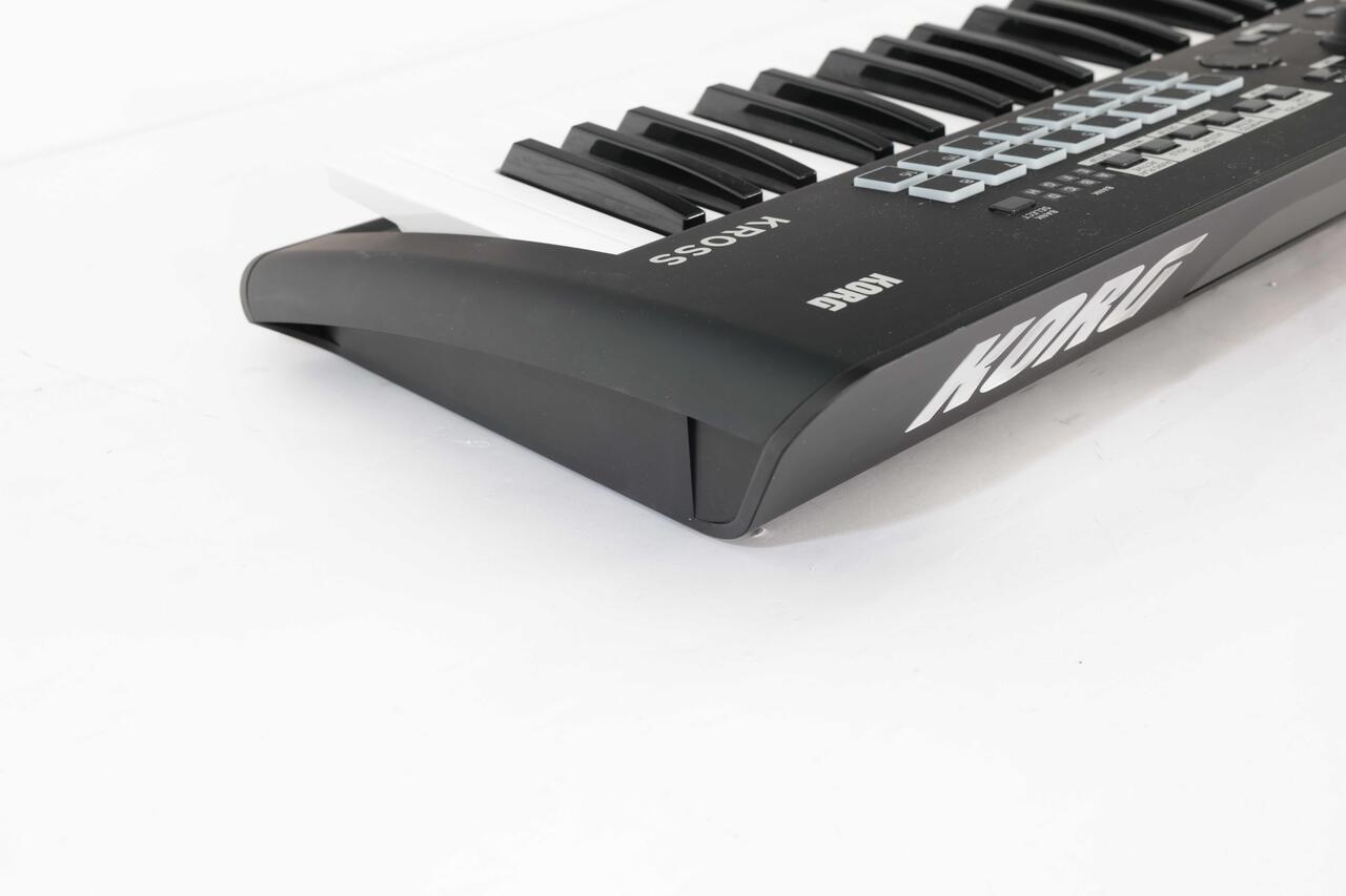 Second Hand Korg Kross 61 MKII Workstation In Matte Black #082 - SH-168-0082 (6).jpg