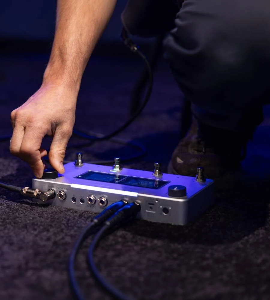 Zoom Neurig Amp and Effects Neural Modeller Pedal - NEURIG_50-50-Multi-Mic_2-master.jpg.900x1000_q70_crop_size_canvas.jpg