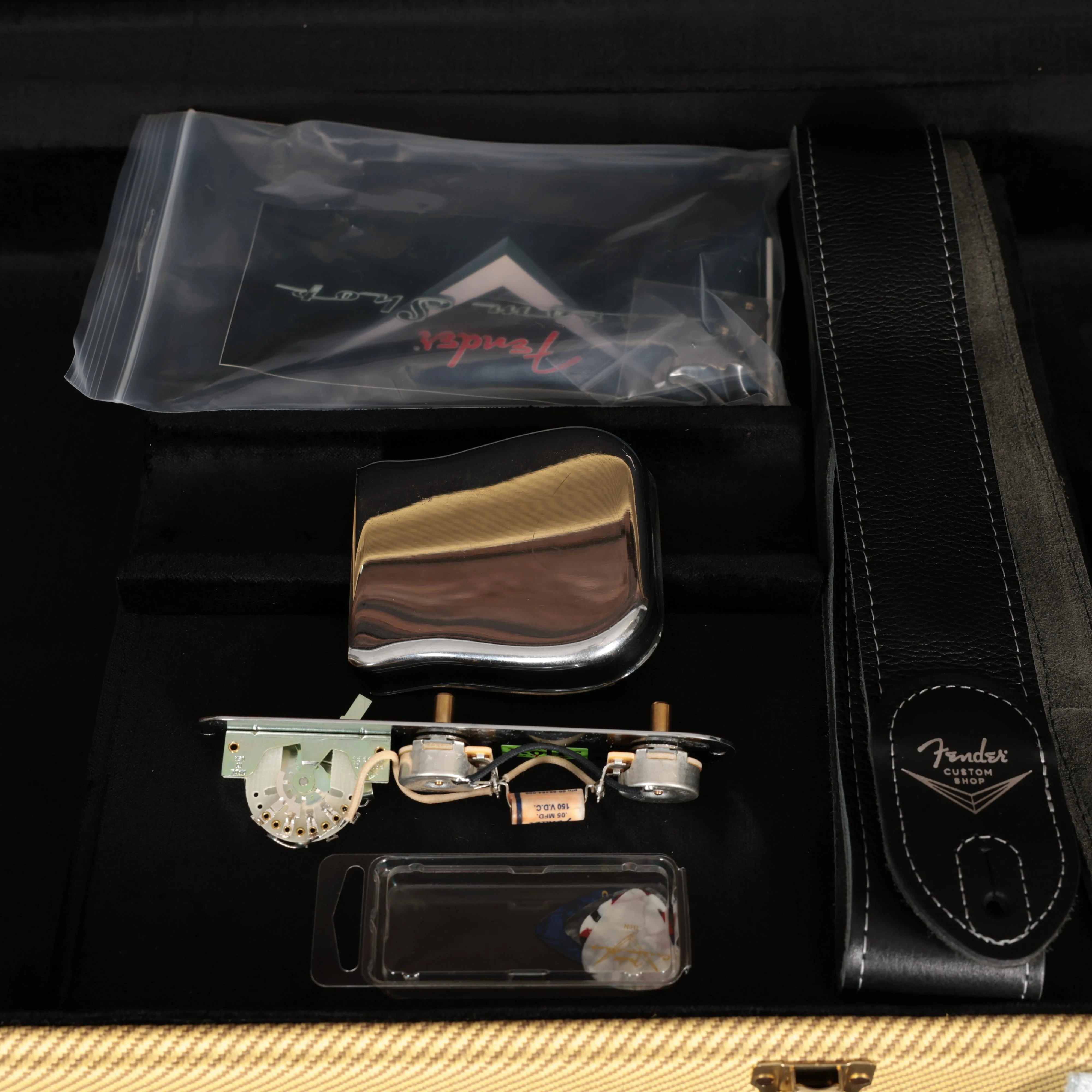 Fender Custom Shop '51 Nocaster in Black Super Heavy Relic - R151236 (17).JPG