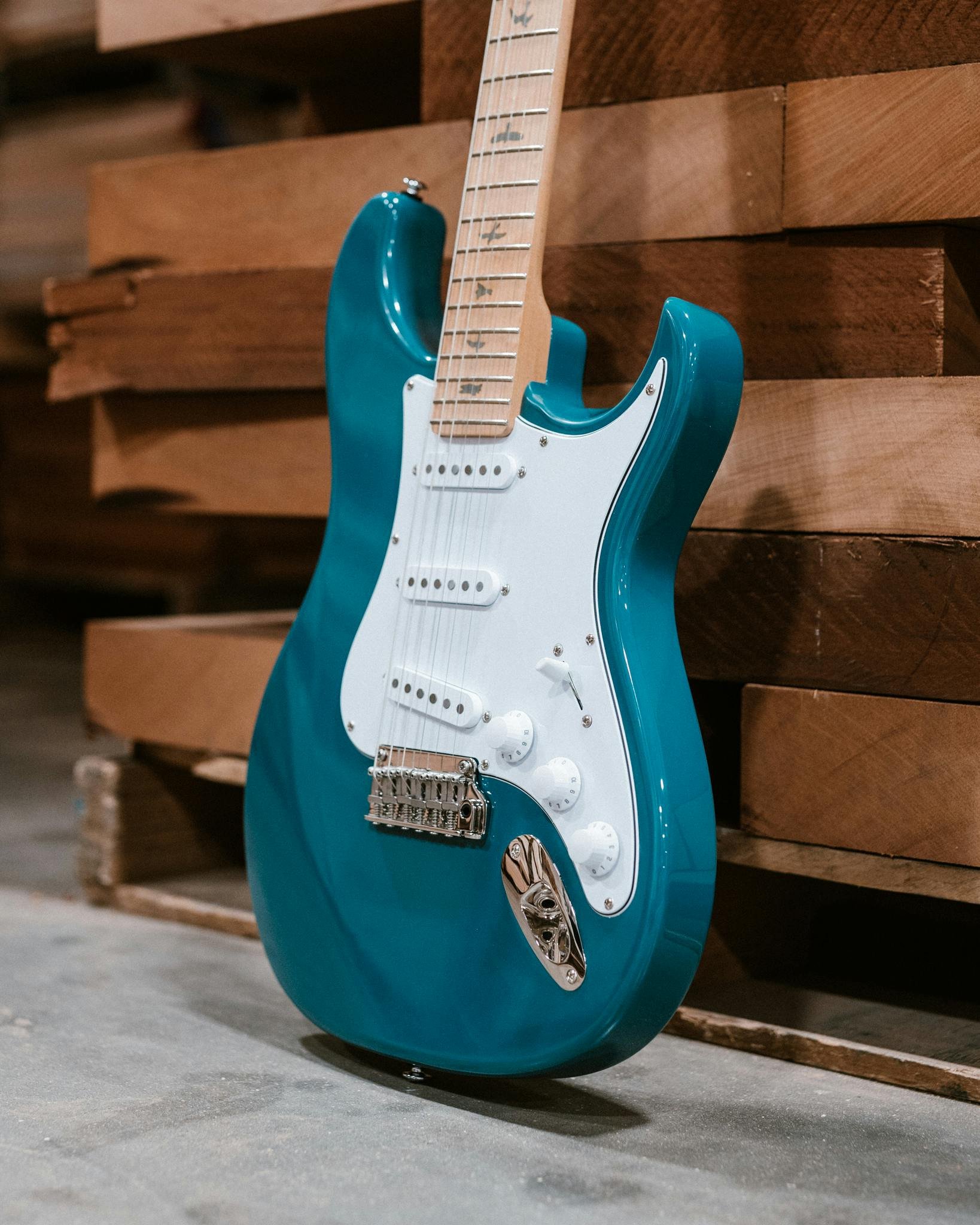 PRS John Mayer SE Silver Sky Maple Electric Guitar in Nylon Blue - SEJ2M6J-PRS-SE-Silver-Sky-Maple-Nylon-Blue-Lifestyle-3.jpg