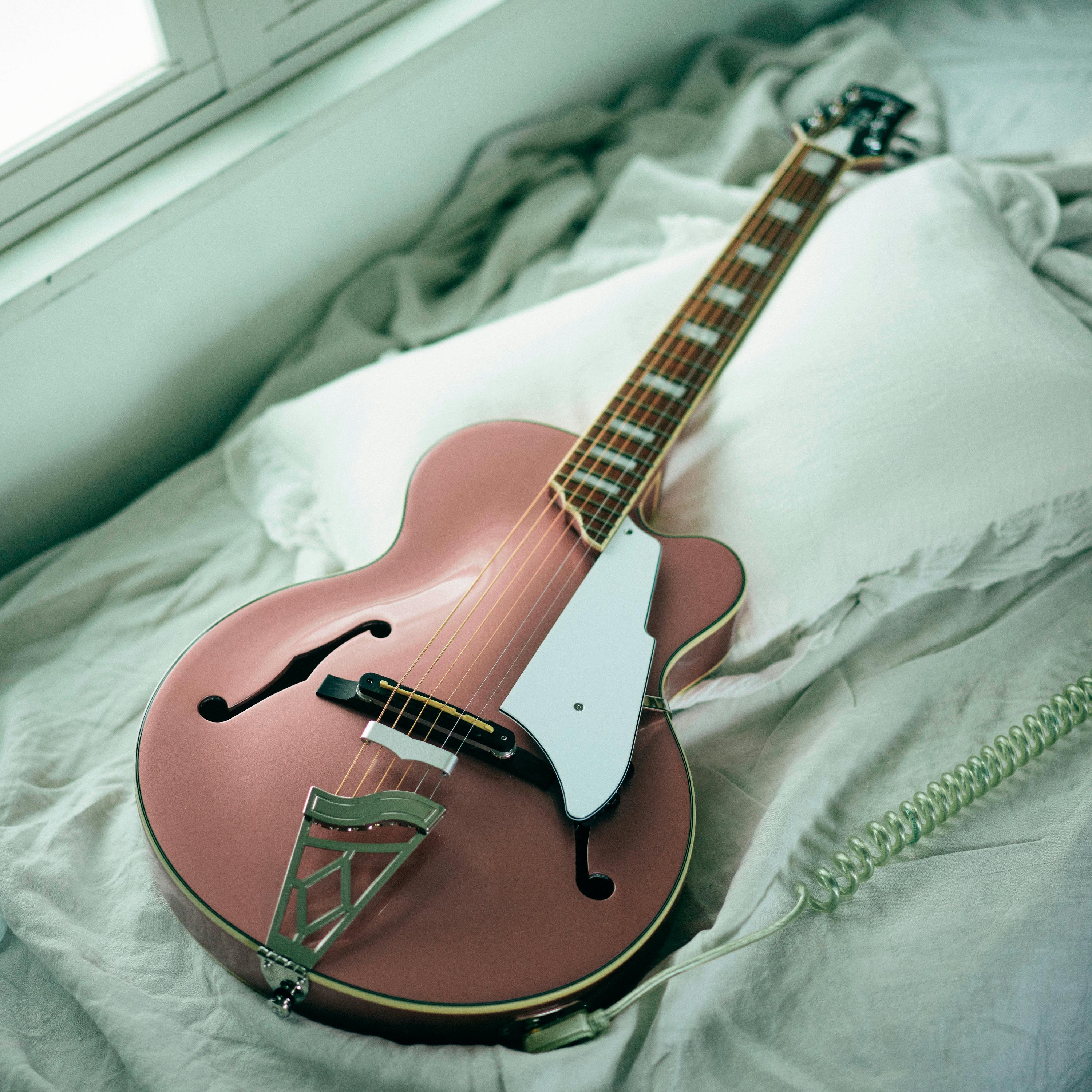 Vox Giulietta VGA-5TPS Electro Acoustic Archtop Guitar in Pearl Rose - VGA-5TPS-PR-Vox-Giulietta-VGA-5TPS-Pearl-Rose-Beauty.jpg