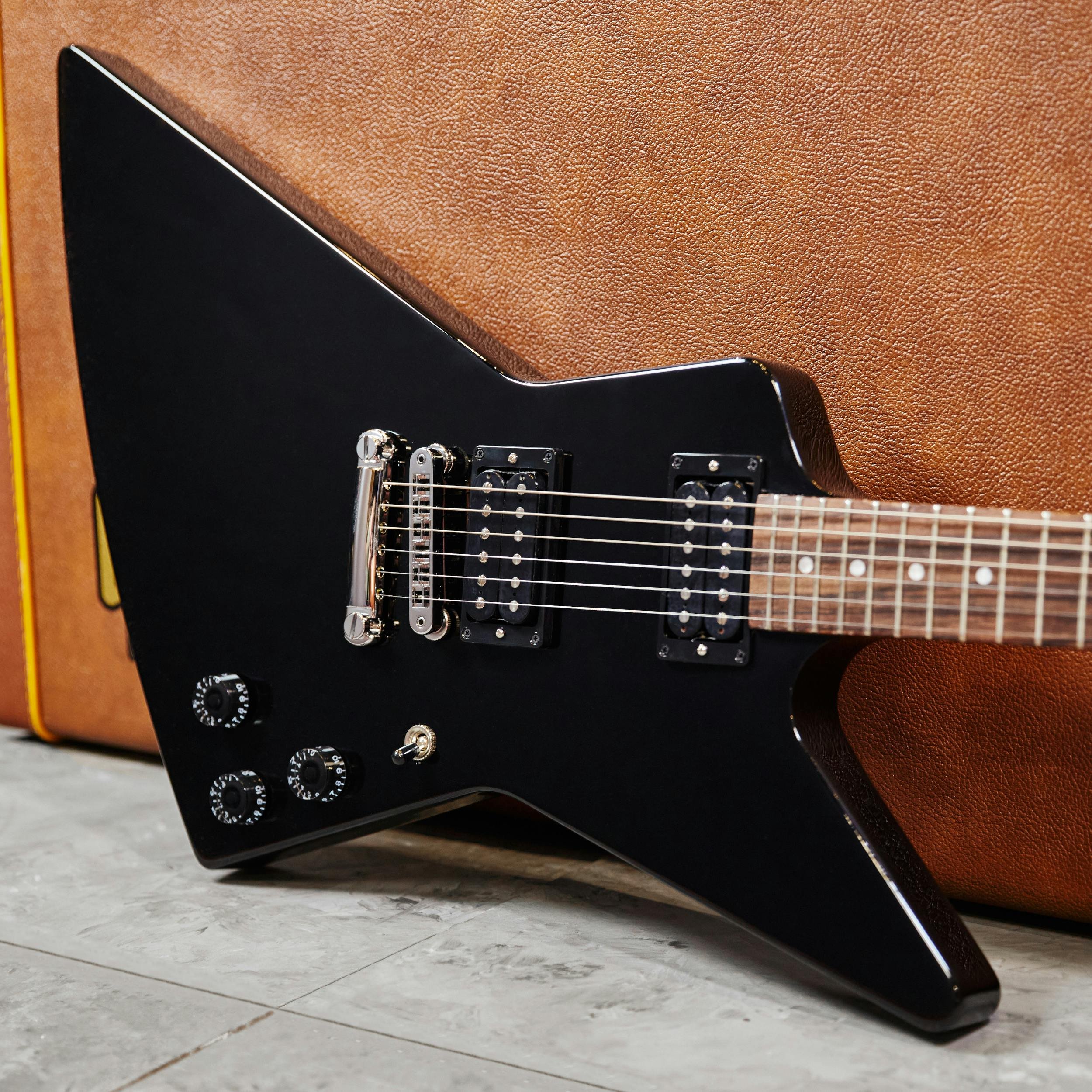 Gibson USA '80s Explorer Electric Guitar in Ebony - DSXE00EBCH1-Gibson-80s-Explorer-Ebony-Beauty.jpg