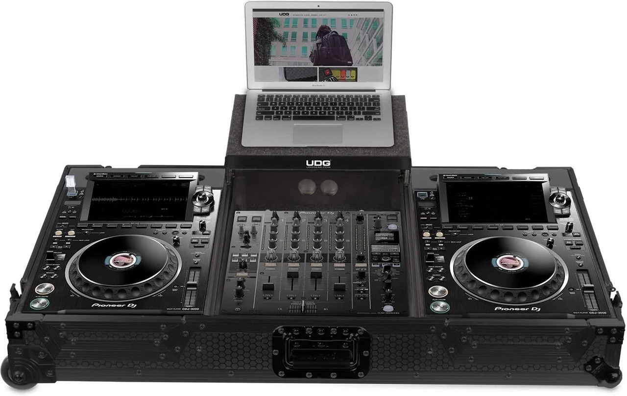 UDG FlightCase Set Pioneer CDJ-3000/900NXS2 + Laptop & Wheels in Black UDG FlightCase Set Pioneer CDJ-3000/900NXS2 + Laptop & Wheels in Black