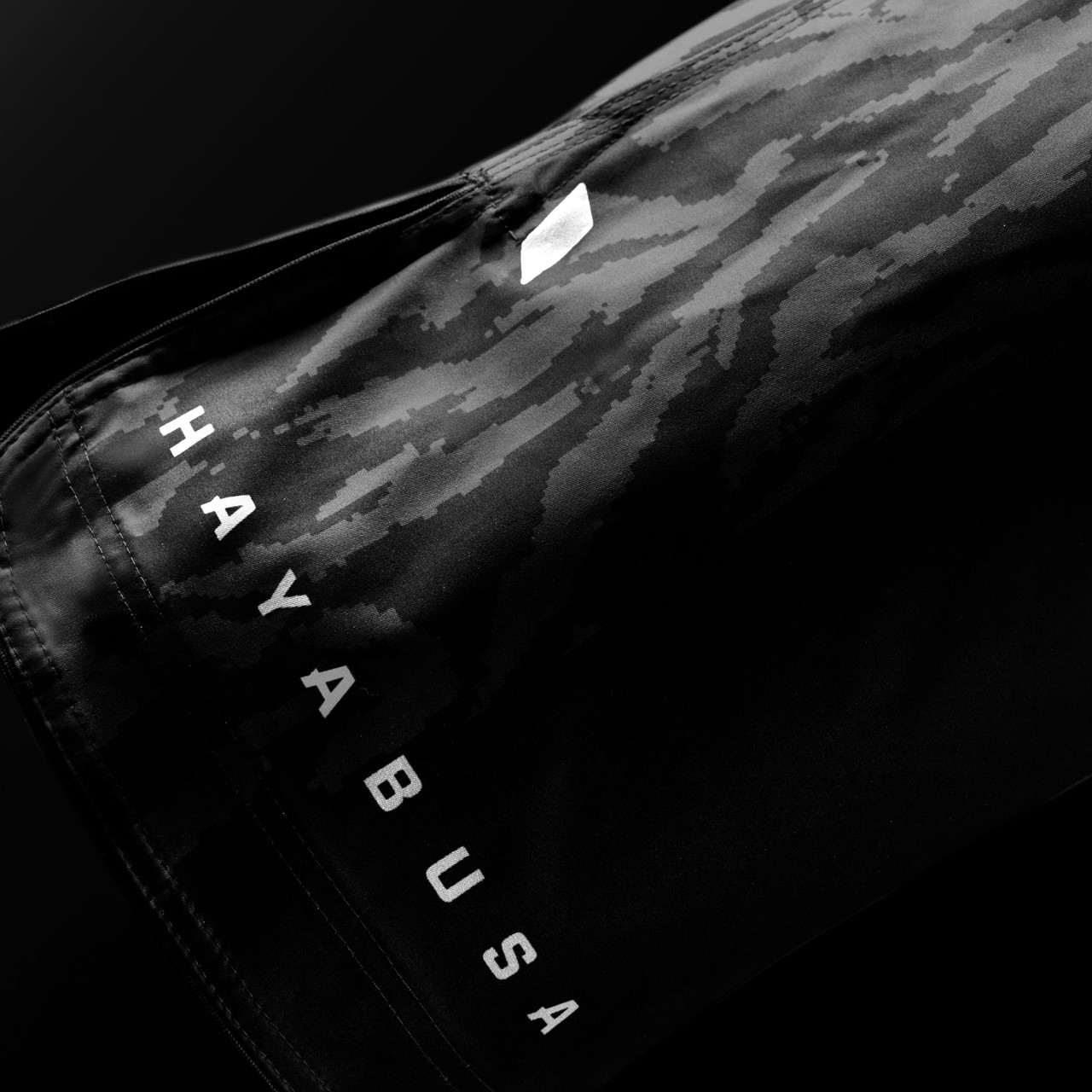 Hayabusa Men’s Apex Vantage Mid-Thigh Fight Shorts