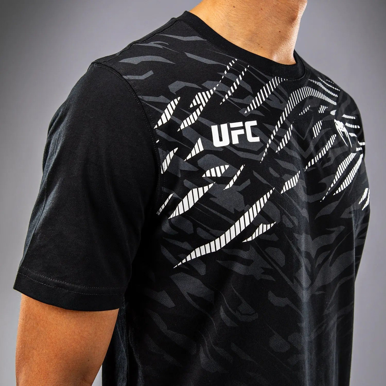 UFC Fusion by Venum Men’s Replica Short Sleeve T-Shirt - Black