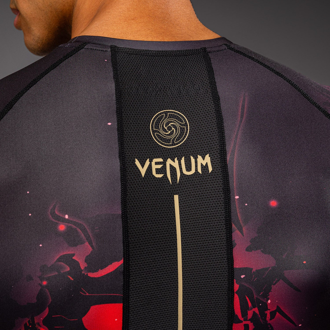 Jujutsu Kaisen x Venum Itadori Short Sleeve Rashguard - Black/Red