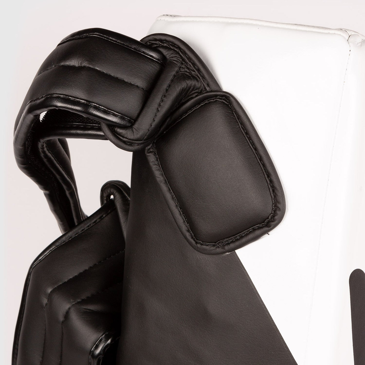 Venum Satchel Kick Shield - Black/White