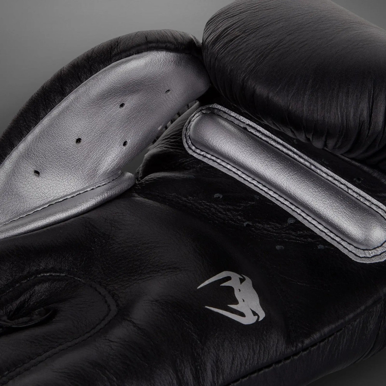 Venum Giant 3.0 Boxing Gloves - Nappa Leather - Black/Silver