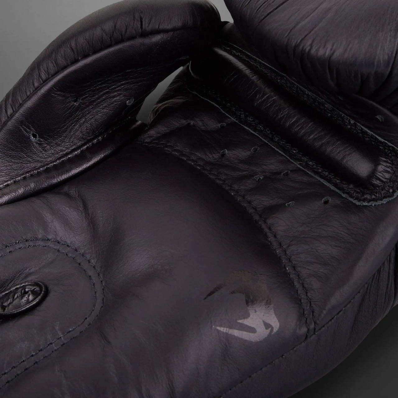 Venum Giant 3.0 Boxing Gloves - Nappa Leather - Black/Black