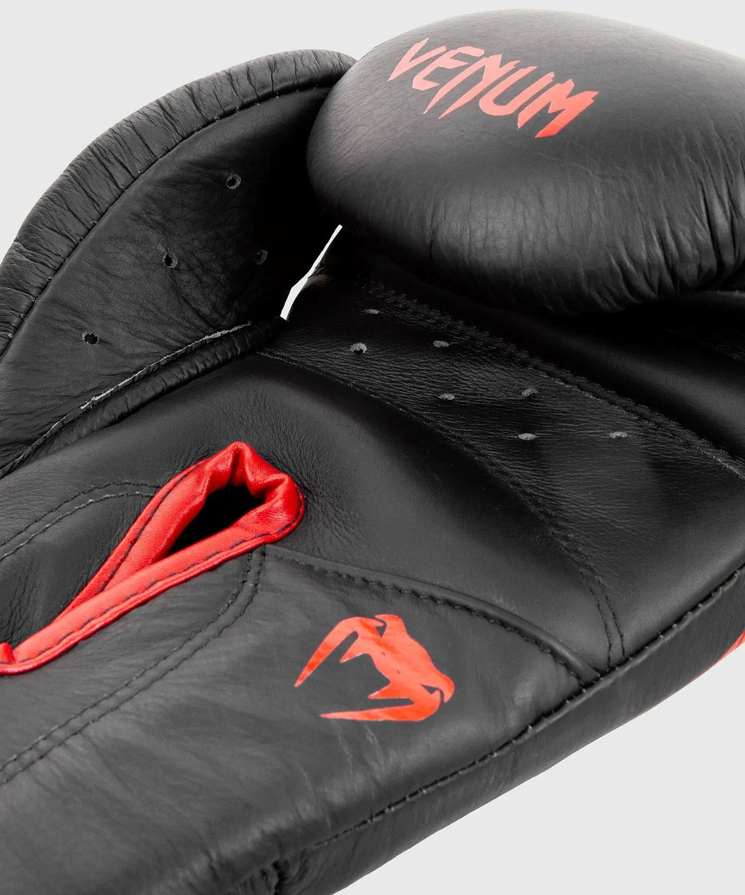 Venum Giant 2.0 Pro Boxing Gloves Velcro