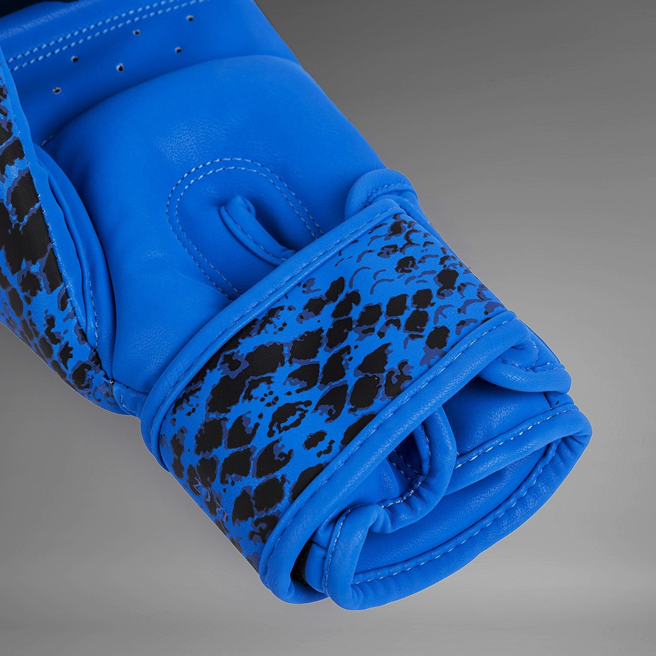 VENUM Amazonia Boxing Gloves - Ultramarine Blue