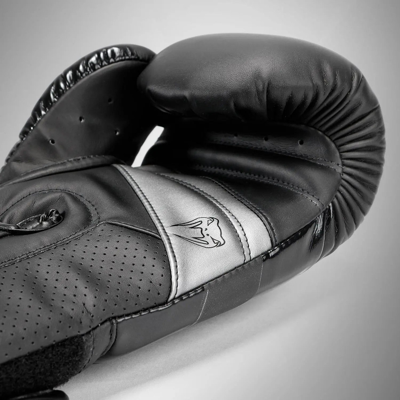 Boxing Gloves Elite Evo Venum - Black/Black