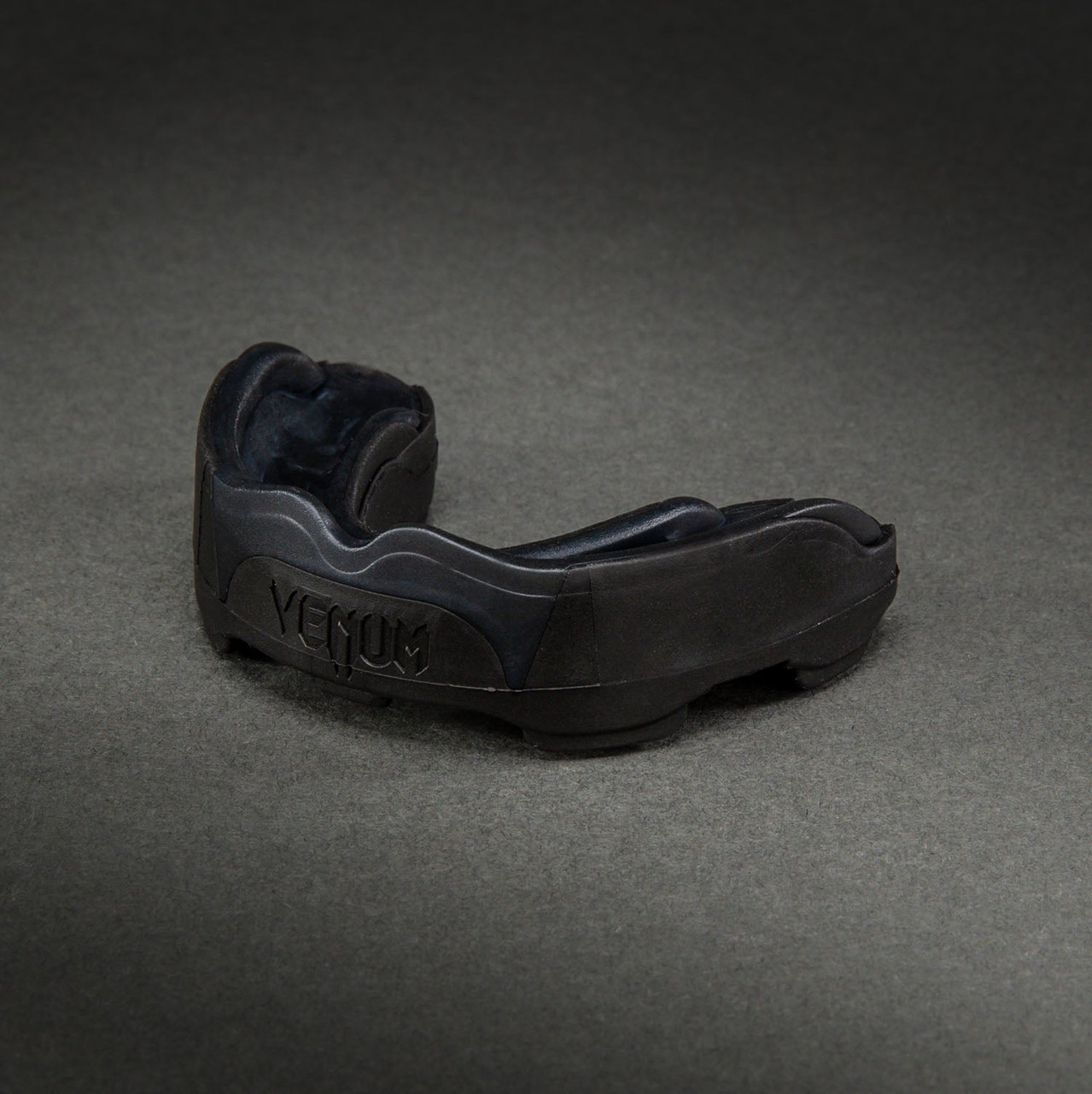 Venum Predator Mouthguard – Black/Black/Red