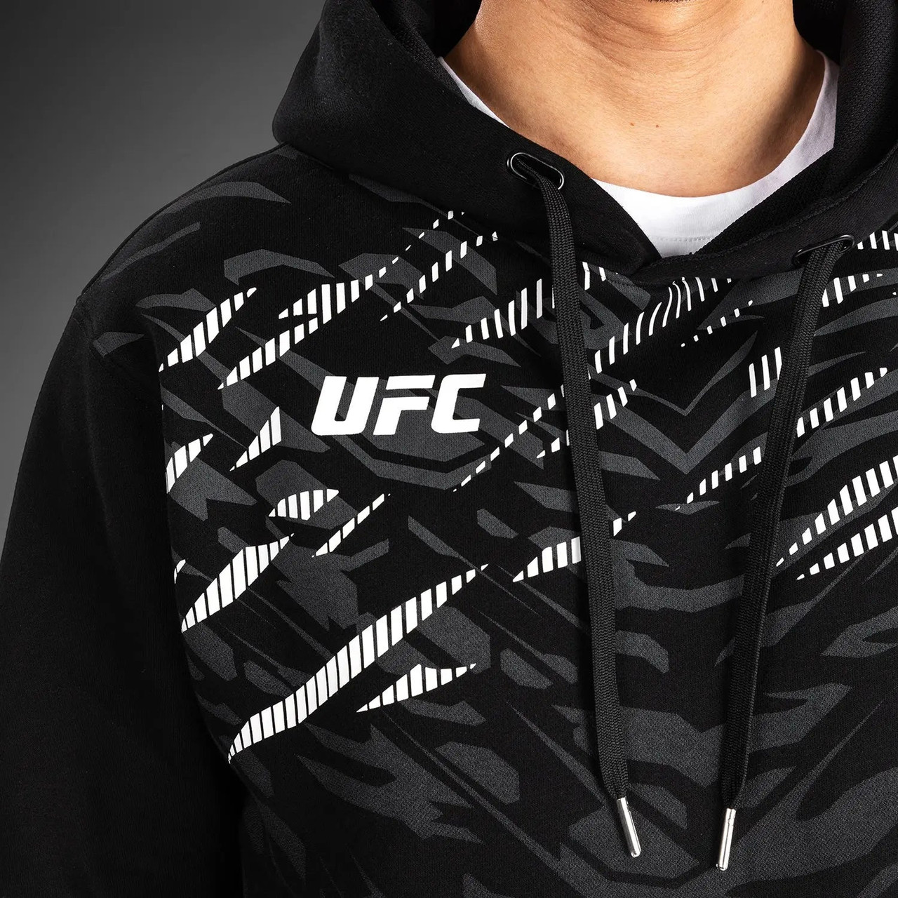 UFC Fusion by Venum Men’s Replica Pullover Hoodie - Black