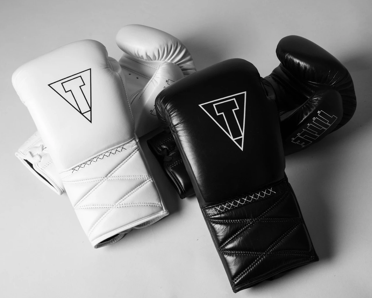 TITLE Boxing Momentum Pro Sparring Gloves