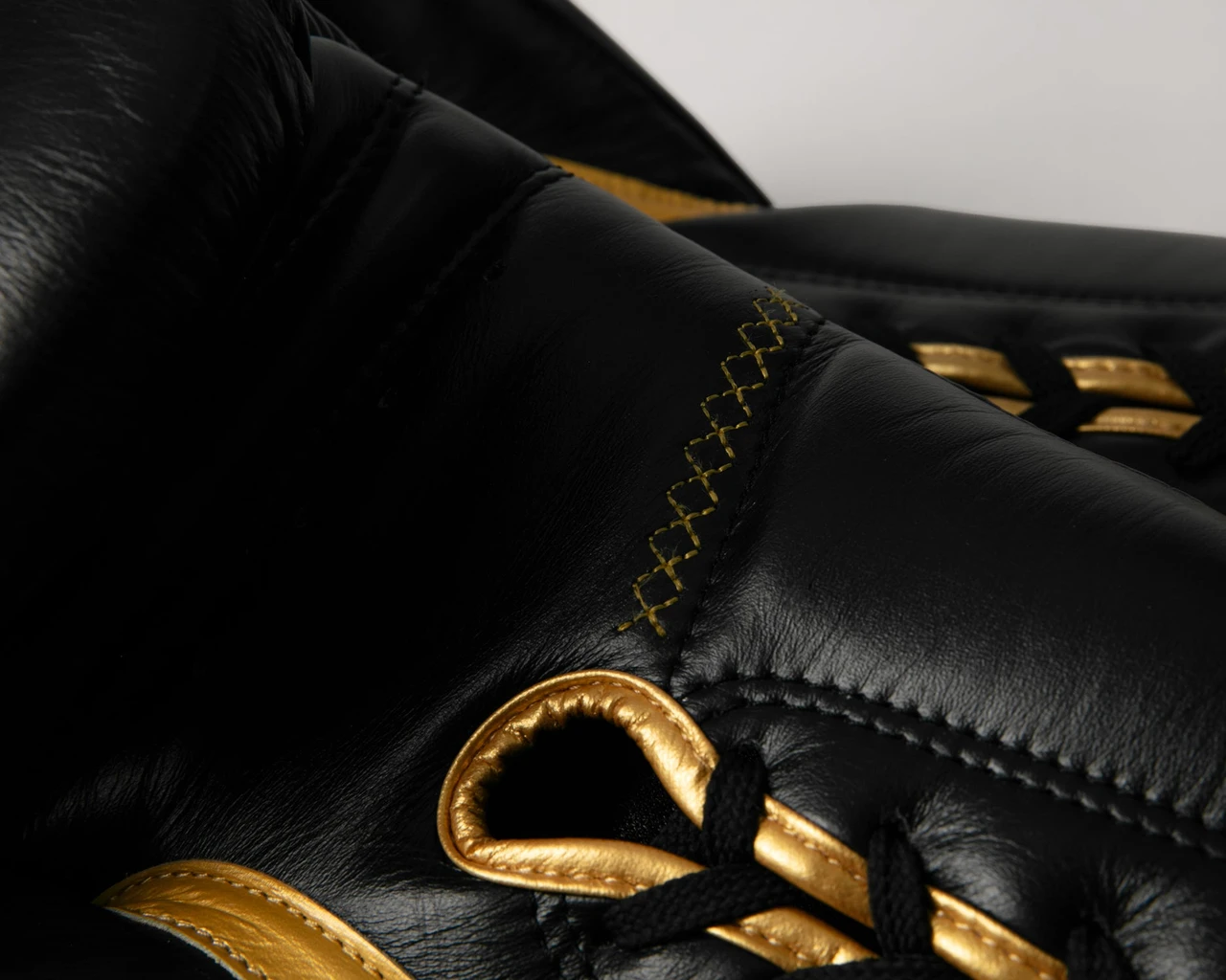 TITLE Boxing Momentum Pro Sparring Gloves