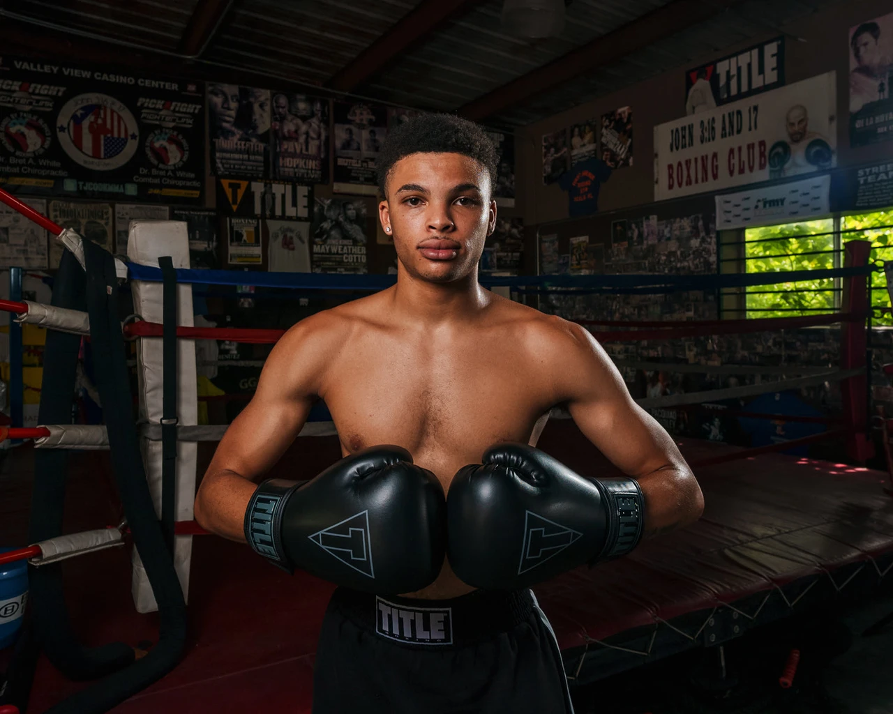 TITLE Boxing Vegan Fitness Bag Boxing Gloves