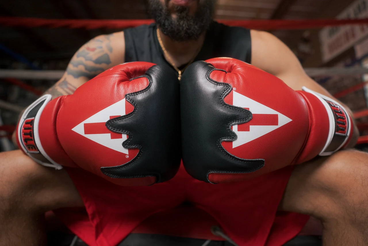 TITLE Boxing Gel Lava Leather Series Training Boxing Gloves