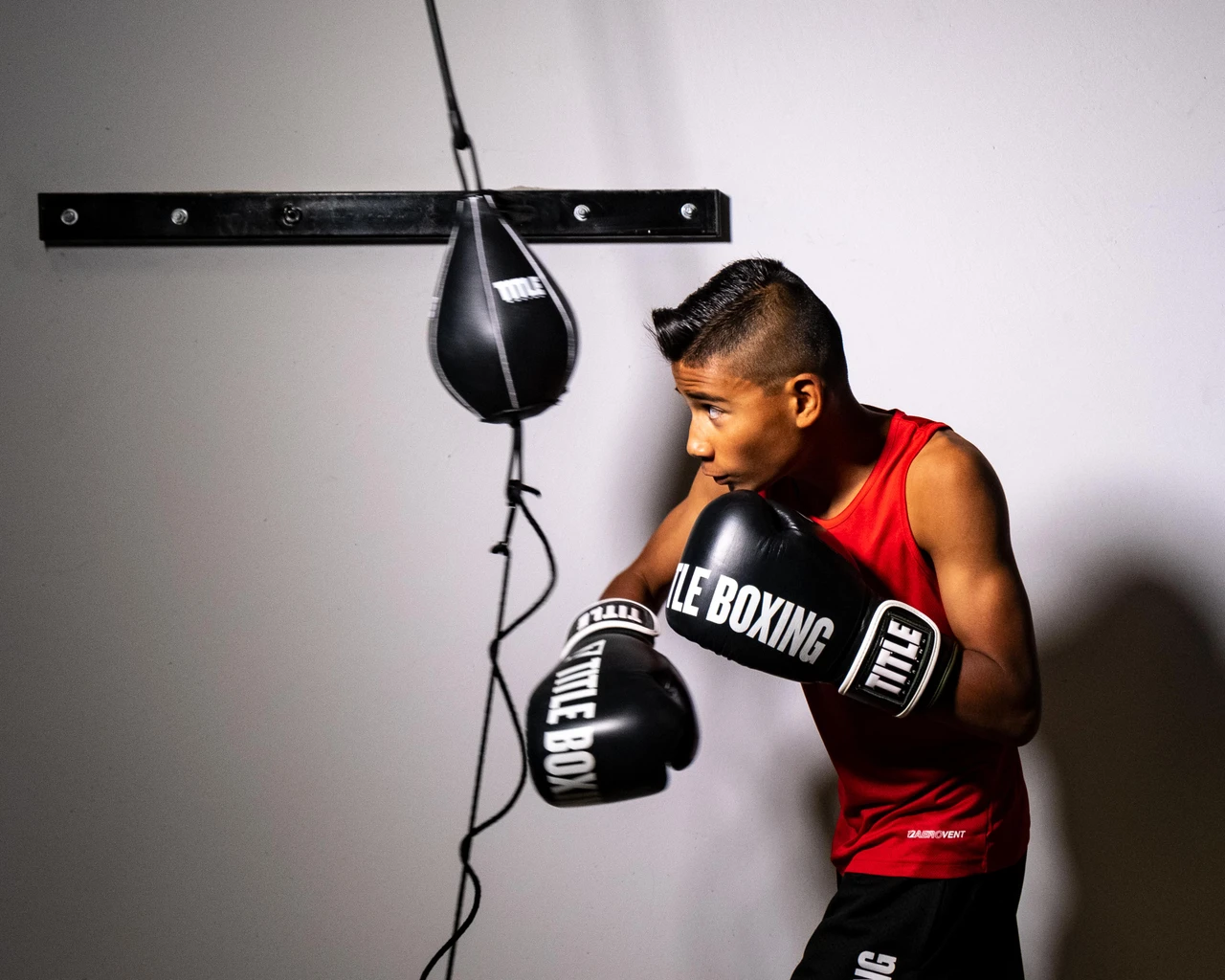 TITLE Boxing Gel Soft Strike Bag Boxing Gloves