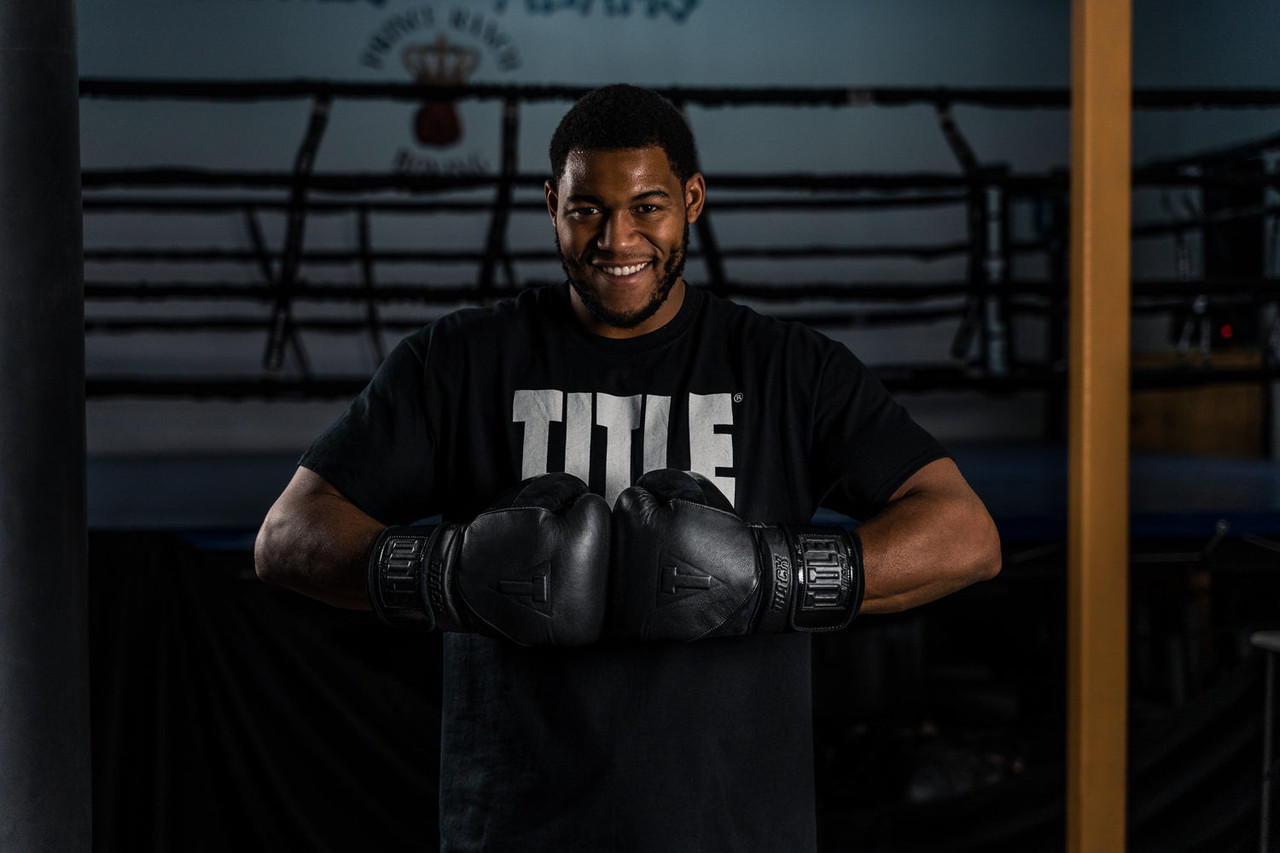 TITLE Black Training Boxing Gloves 2.0