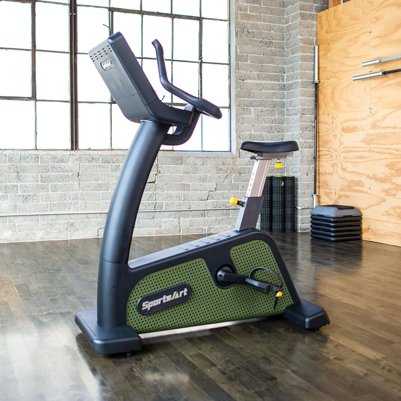 SportsArt G576U Status Eco-Power Upright Cycle
