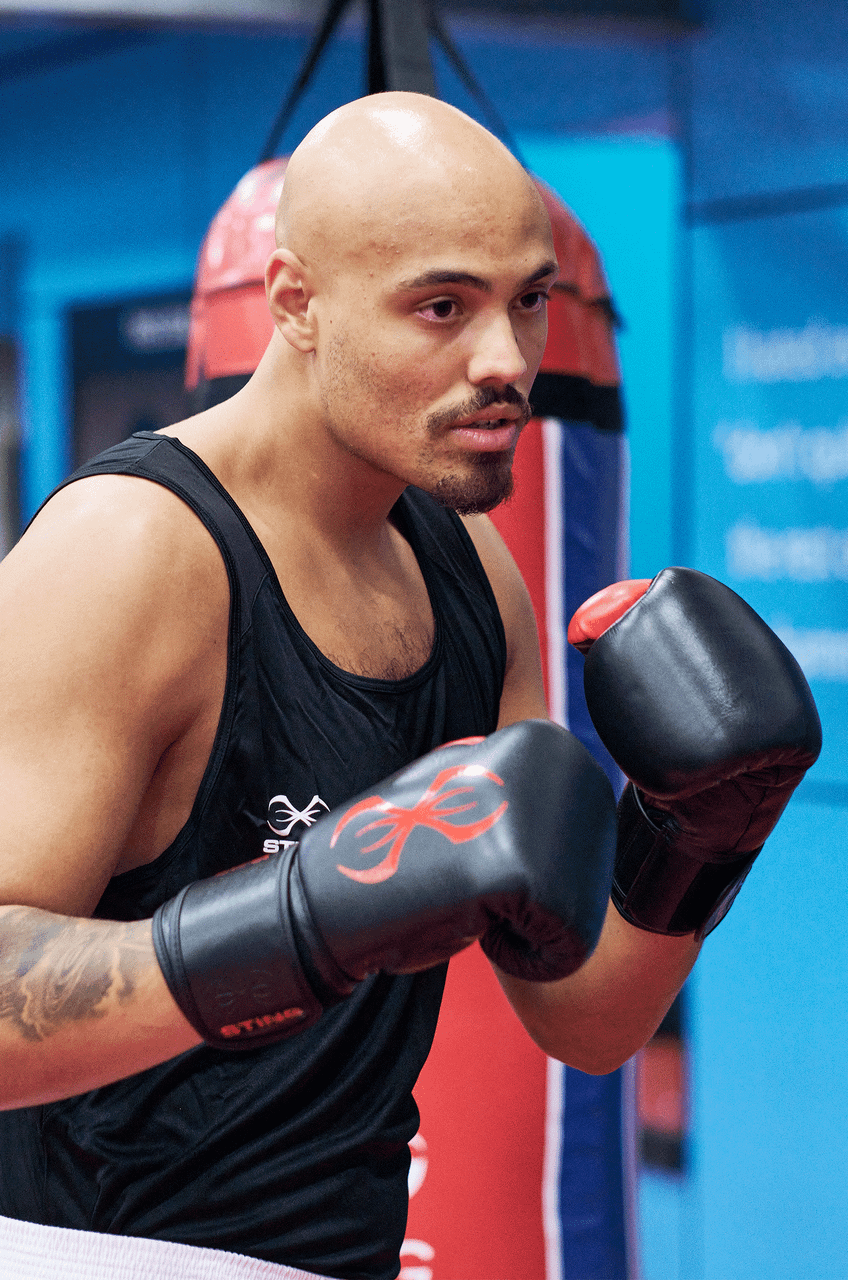 Sting Evolution Boxing Gloves - Black/Red