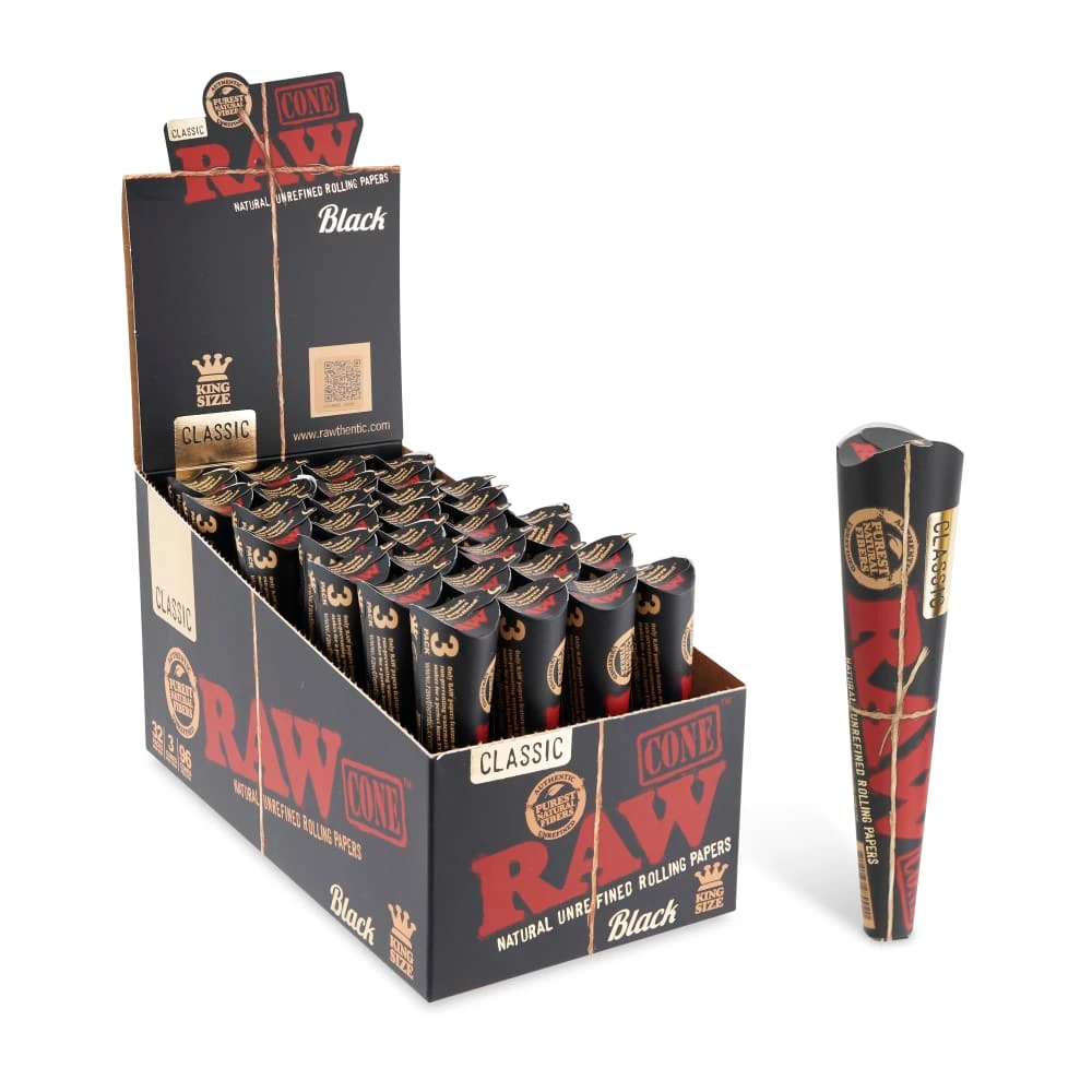 RAW BLACK CLASSIC CONES KING SIZE 3-PACK - DISPLAY OF 32