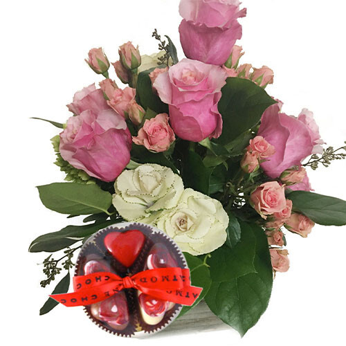 Duo of hearts and roses