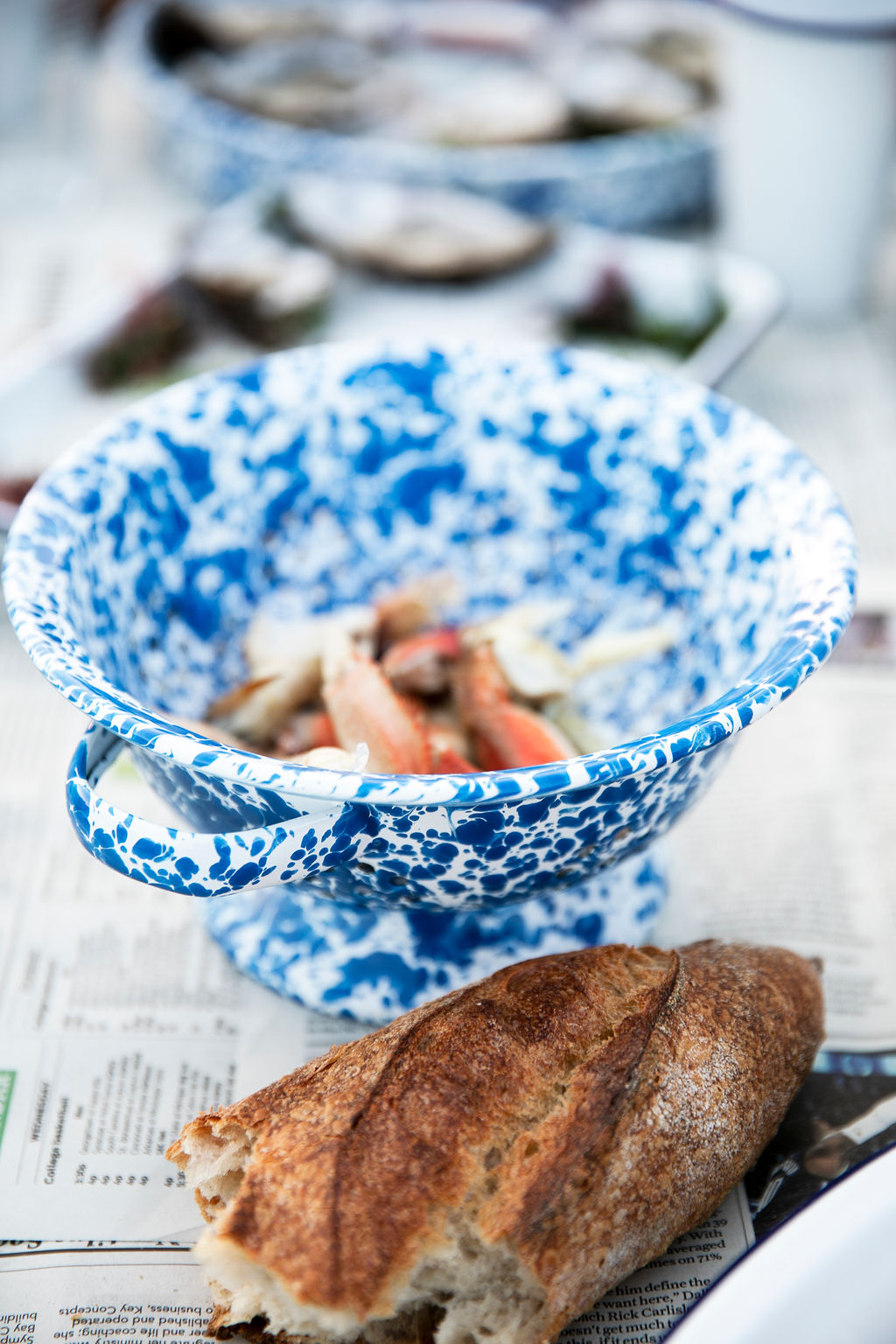 CARON キャロン　パウダーパフ　ブルーシエル Splatter Small Berry Colander | Enamelware by Crow Canyon