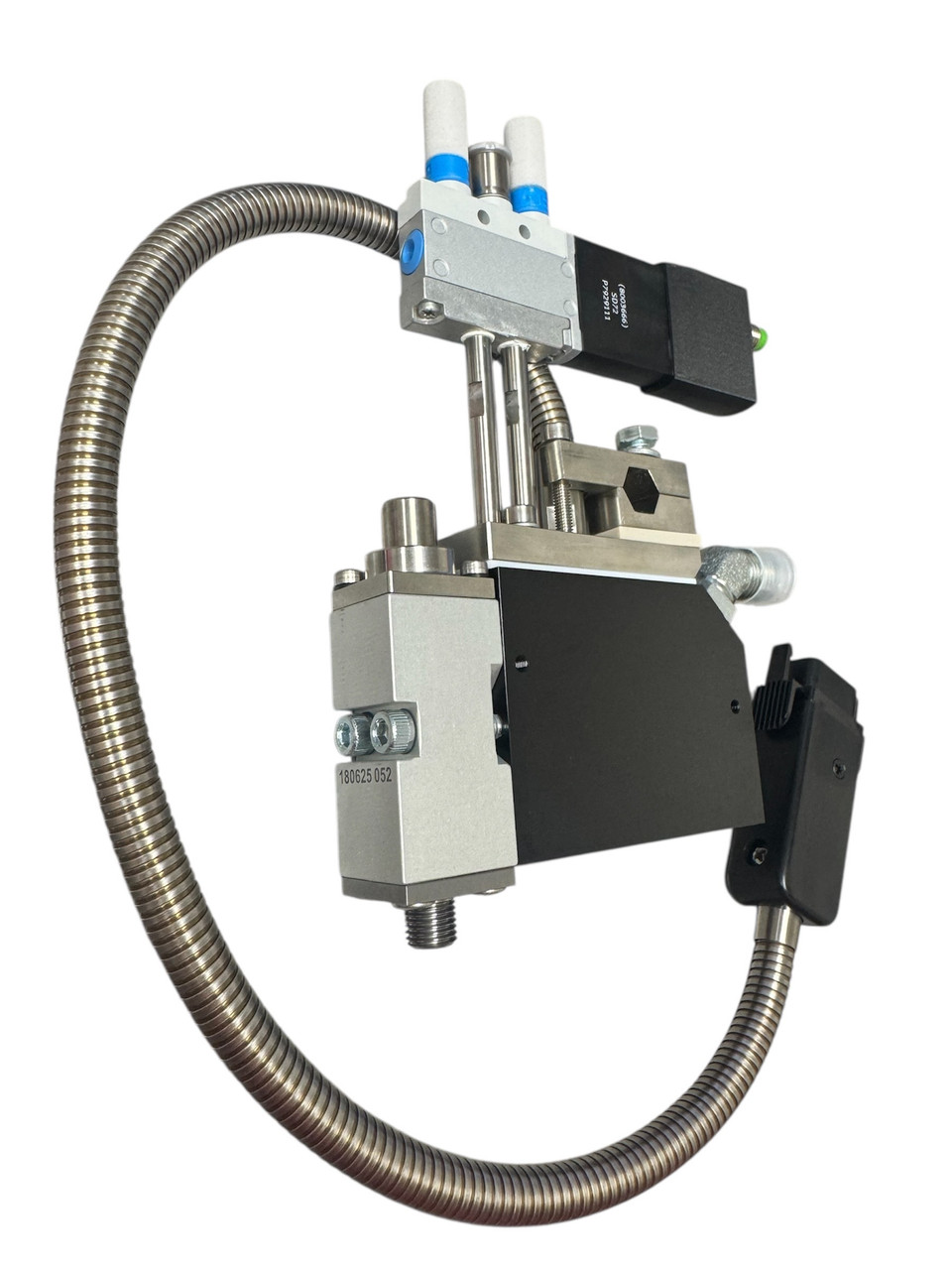 Replacement for Nordson® 8517895.  This is our Hot Melt Supply Legacy Mini gun.  This gun utilizes the standard AOAC module, Nordson® part number 1052927.  Includes module, solenoid, and internal filter.  Replace your Nordson® Miniblue® Slimline® applicator with our Legacy Mini.  This change does not sacrifice performance and is slightly slimmer than the original with the covers.  High temperature covers are not included at this time.