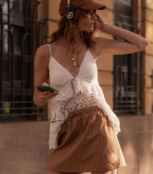 OFF DUTY MINI SKIRT - CARAMEL CAFE