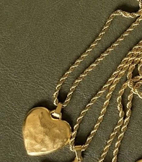 SMALL HEART NECKLACE WITH ROPE CHAIN