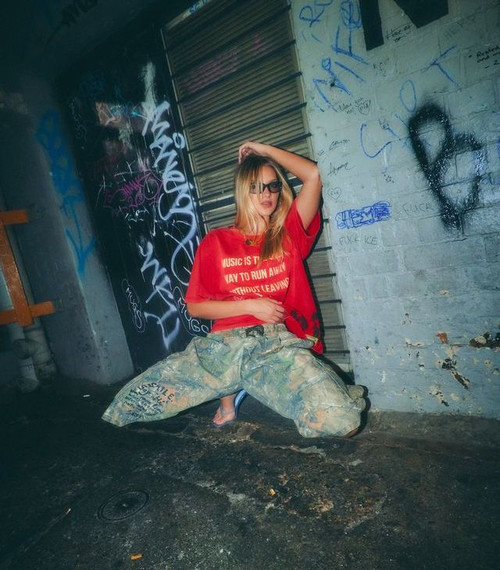 THE VINYL SHOP TEE - RED