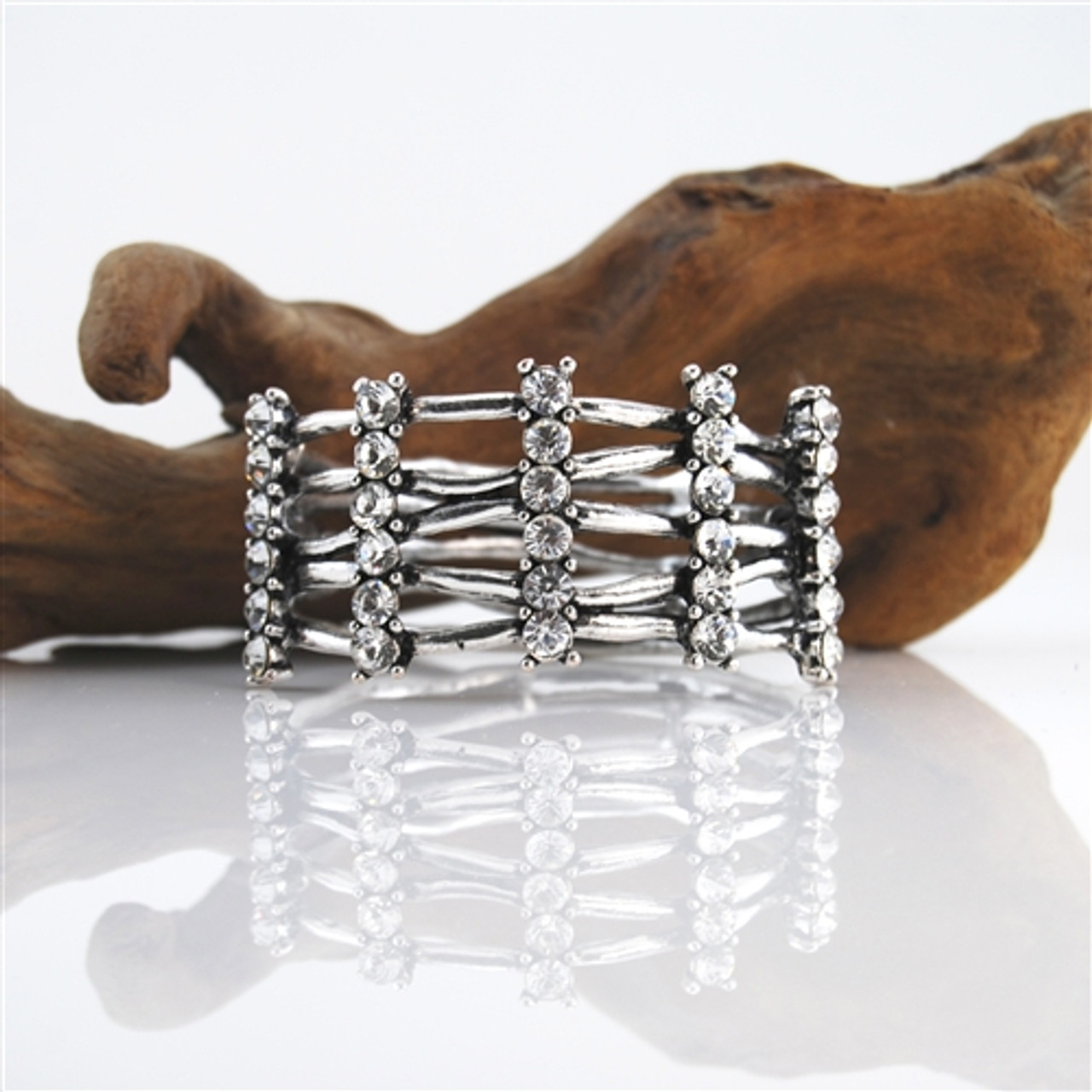 ブレスレット SILVER CRYSTAL DETAIL CUFF BRACELET Silver Cuff Bracelet With Crystals | FashionJewelry.com