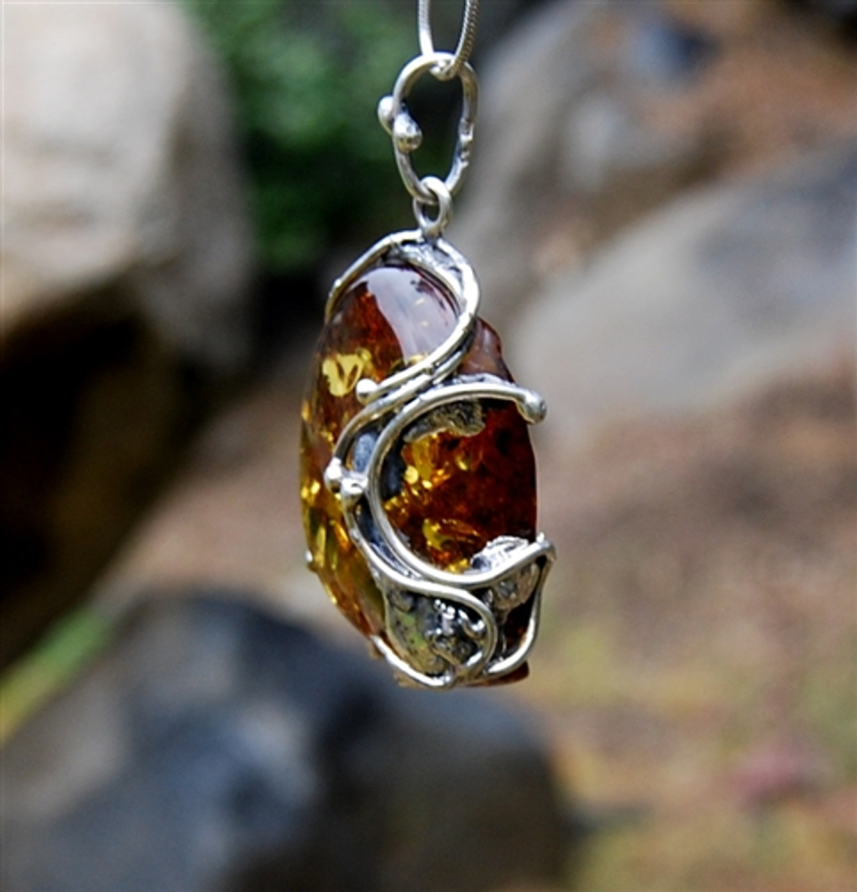 Luxury Amber Pendant Necklace - Precious Amber