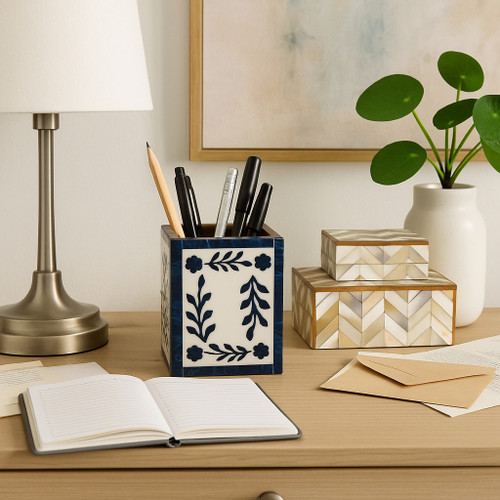 22262#4x3" Blue Petals Resin Pencil Cup, Blue/white